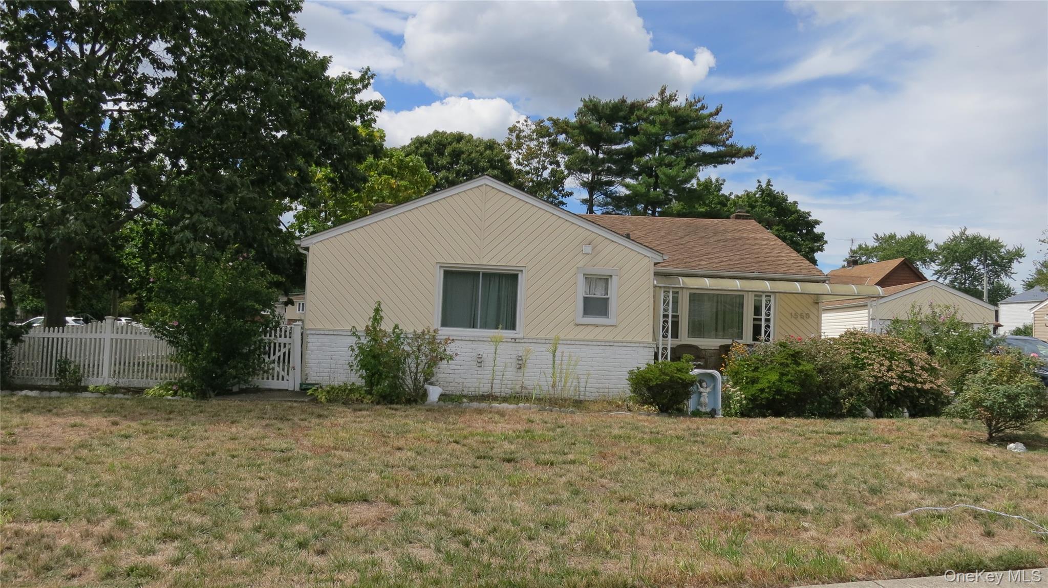 1550 Debra Place, Valley Stream, NY 11580