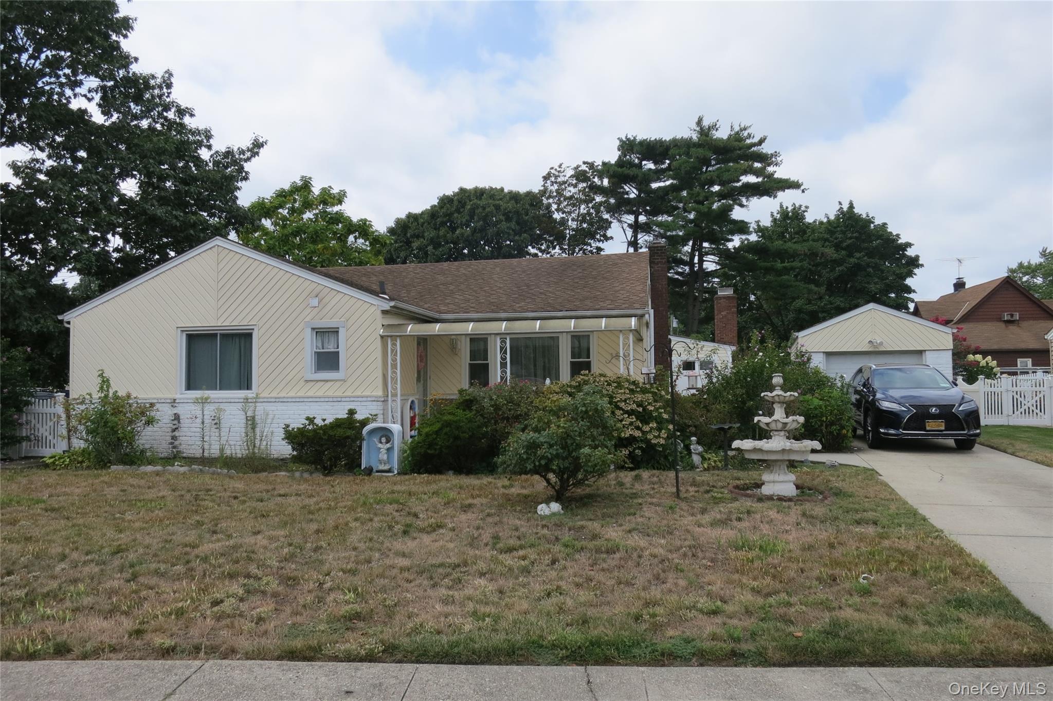 1550 Debra Place, Valley Stream, NY 11580