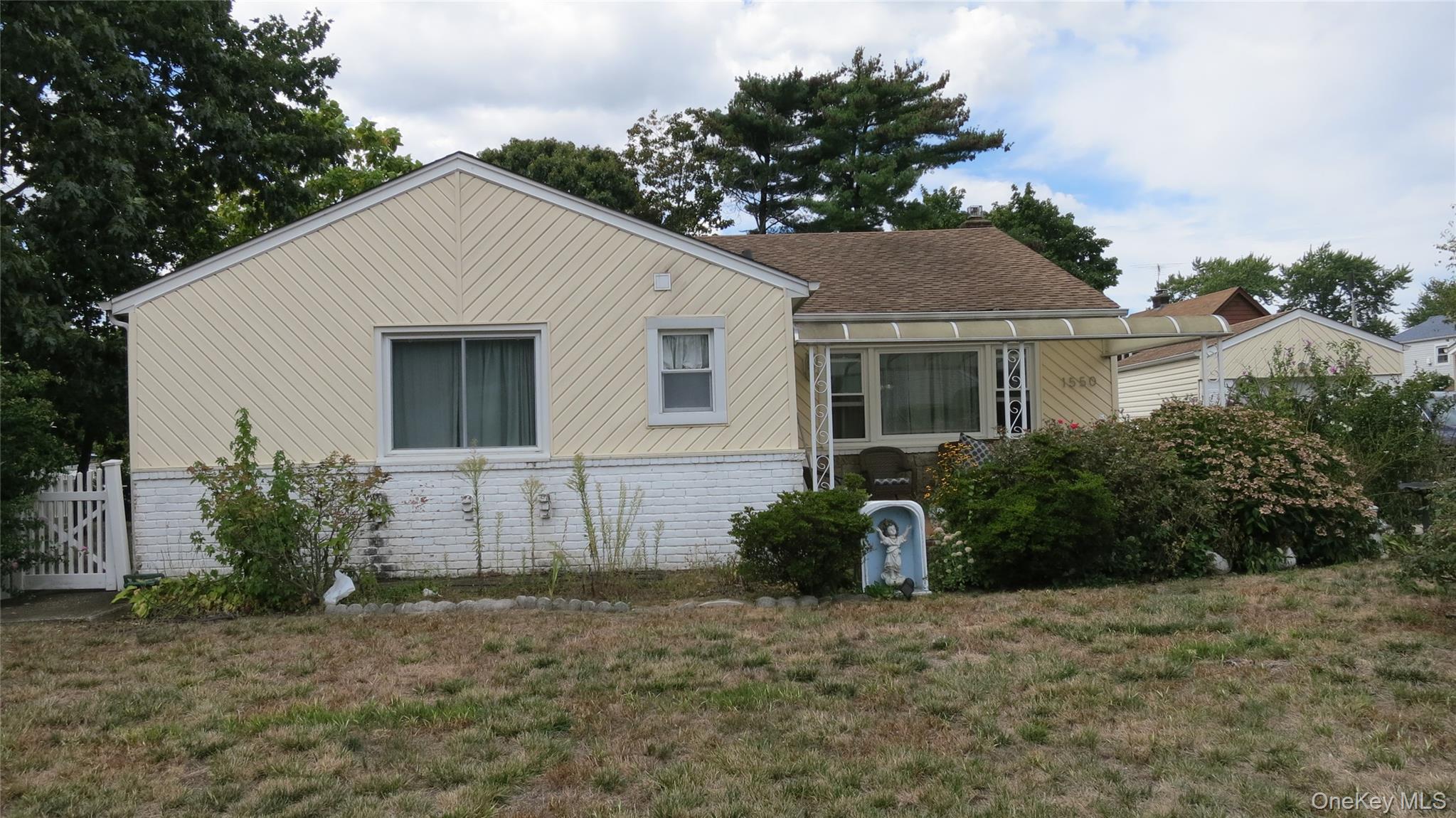 1550 Debra Place, Valley Stream, NY 11580