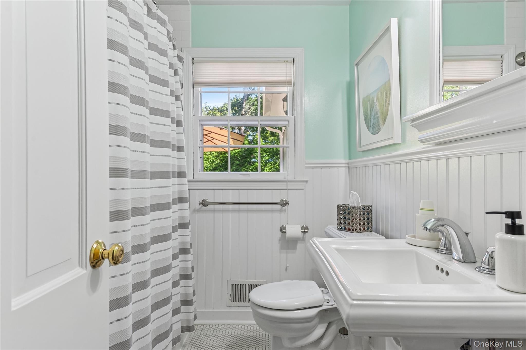 40 Donellan Road, Hampton Bays, NY 11946