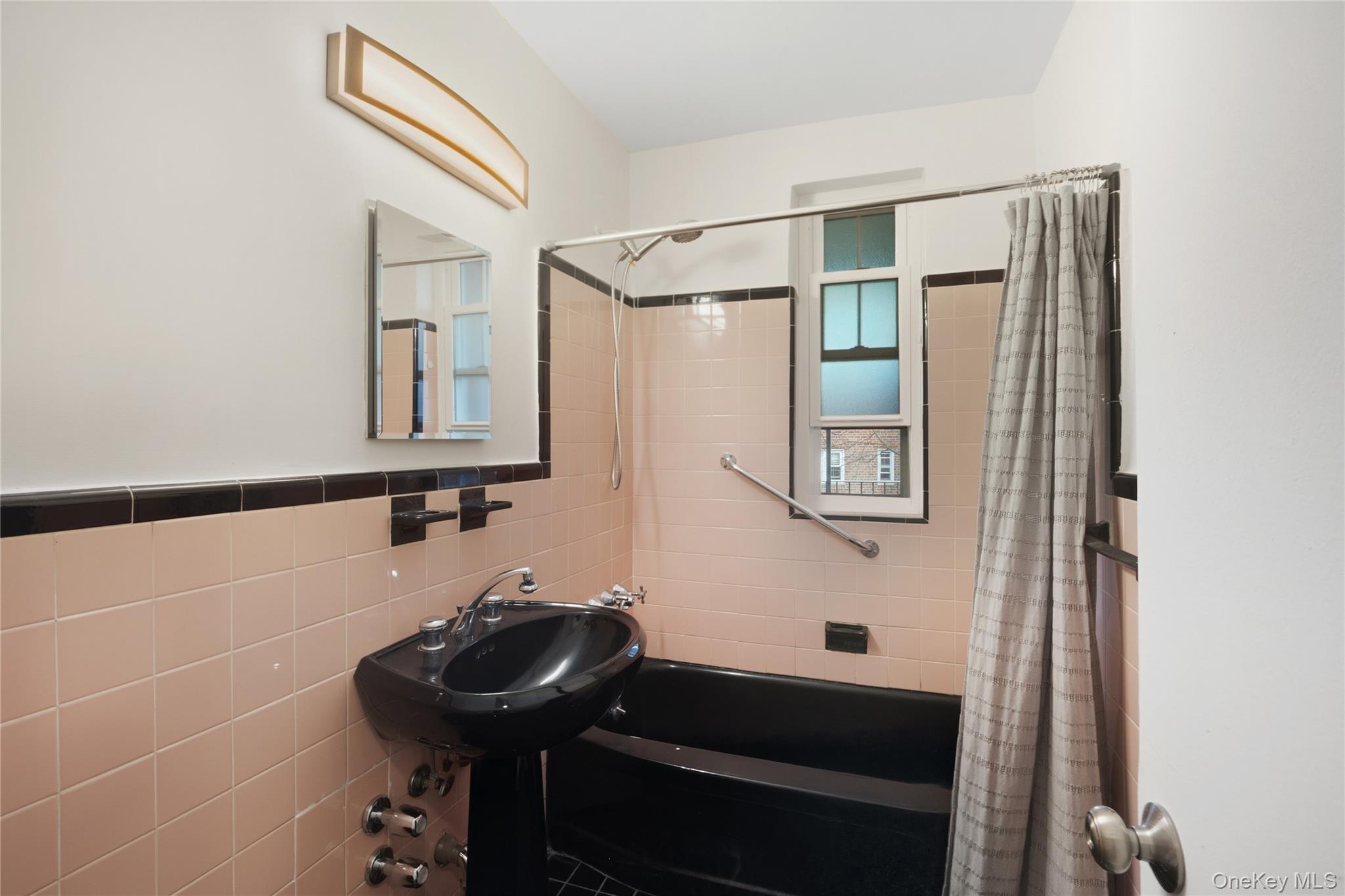 240 Central Avenue # 2F, Lawrence, NY 11559