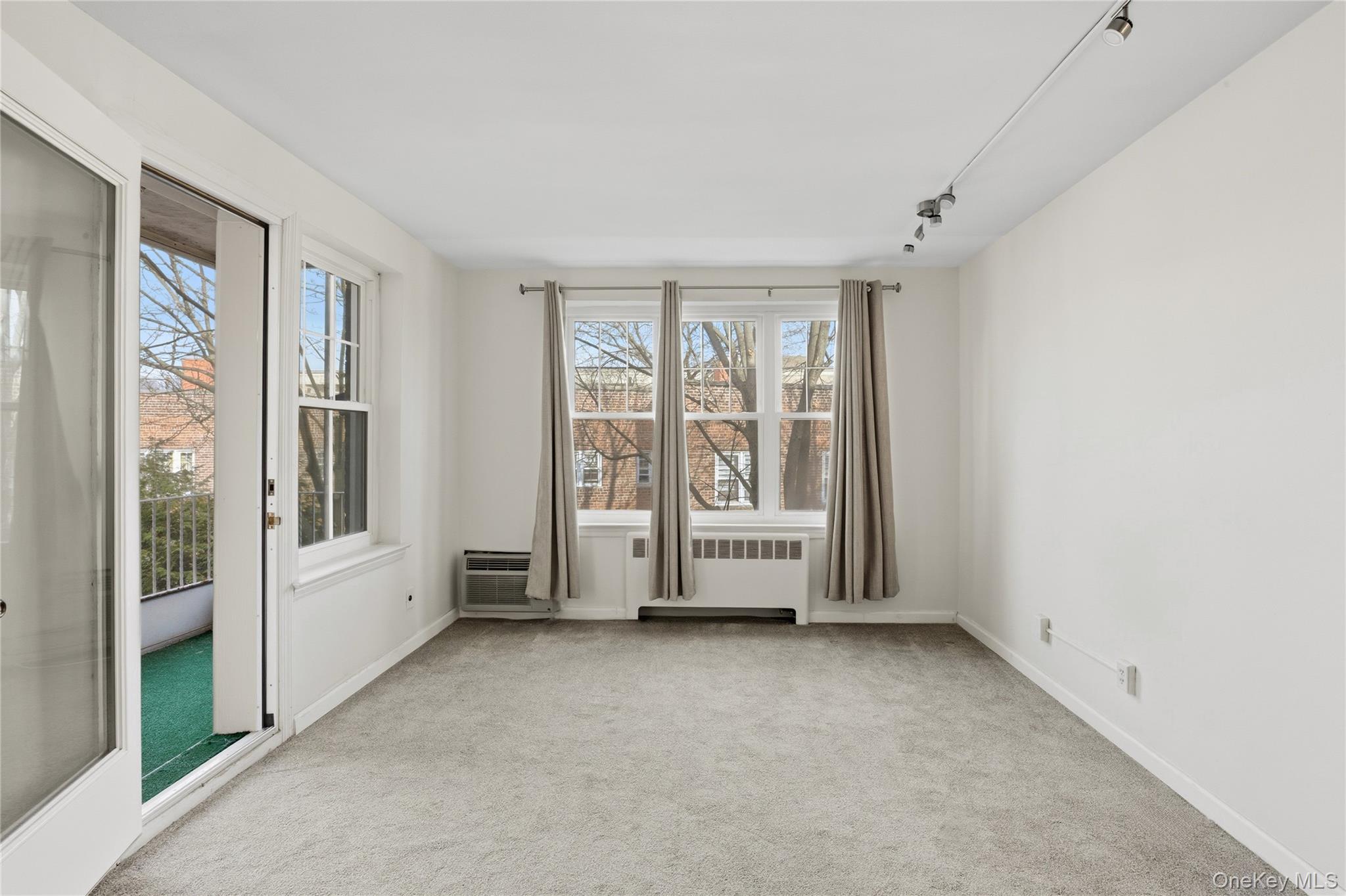 240 Central Avenue # 2F, Lawrence, NY 11559