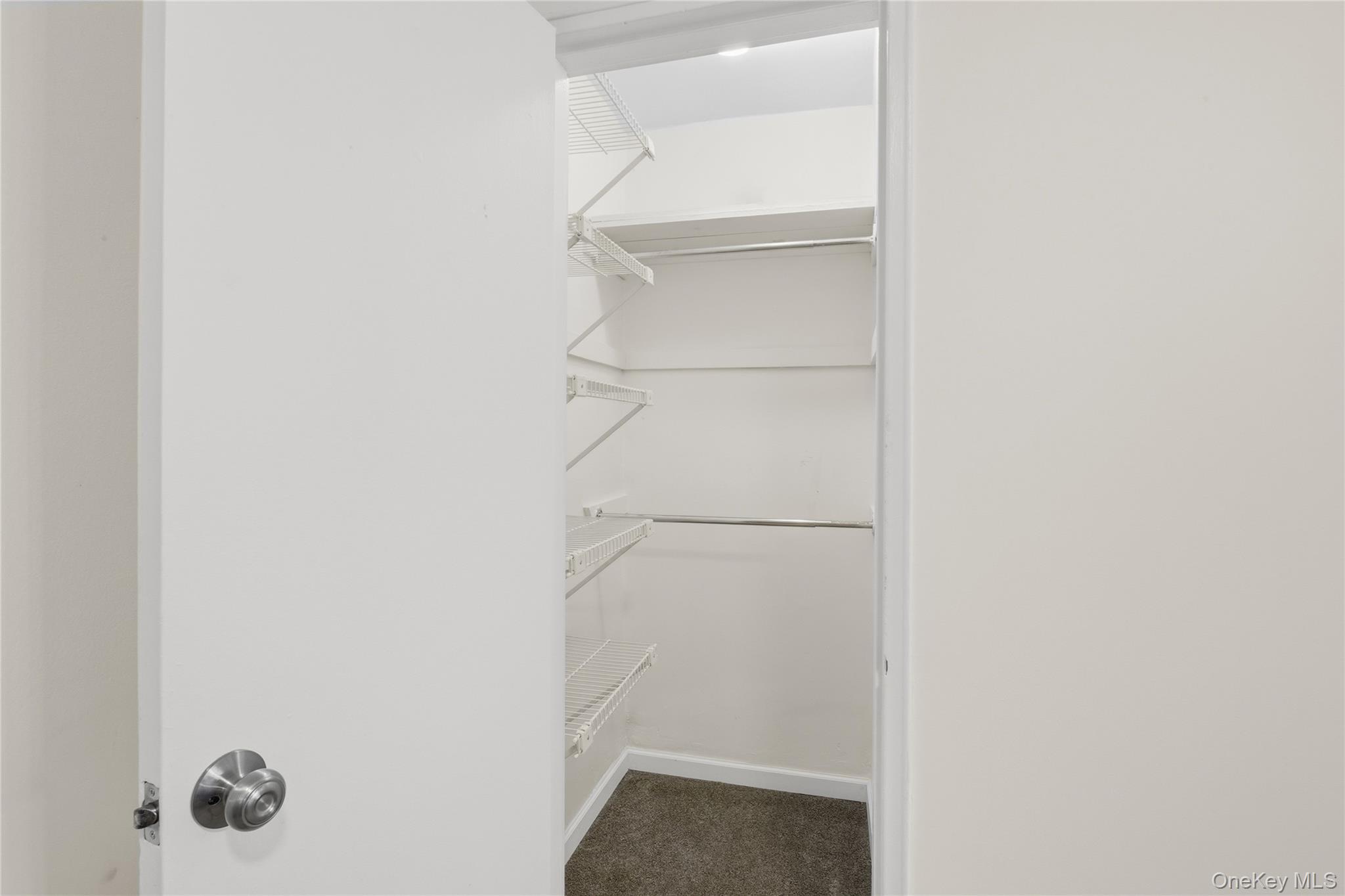 240 Central Avenue # 2F, Lawrence, NY 11559