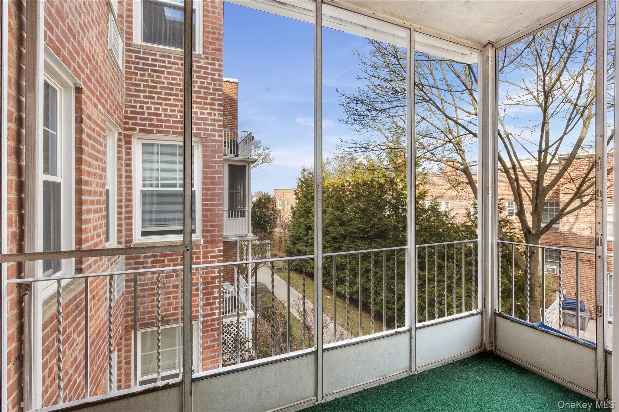 240 Central Avenue # 2F, Lawrence, NY 11559