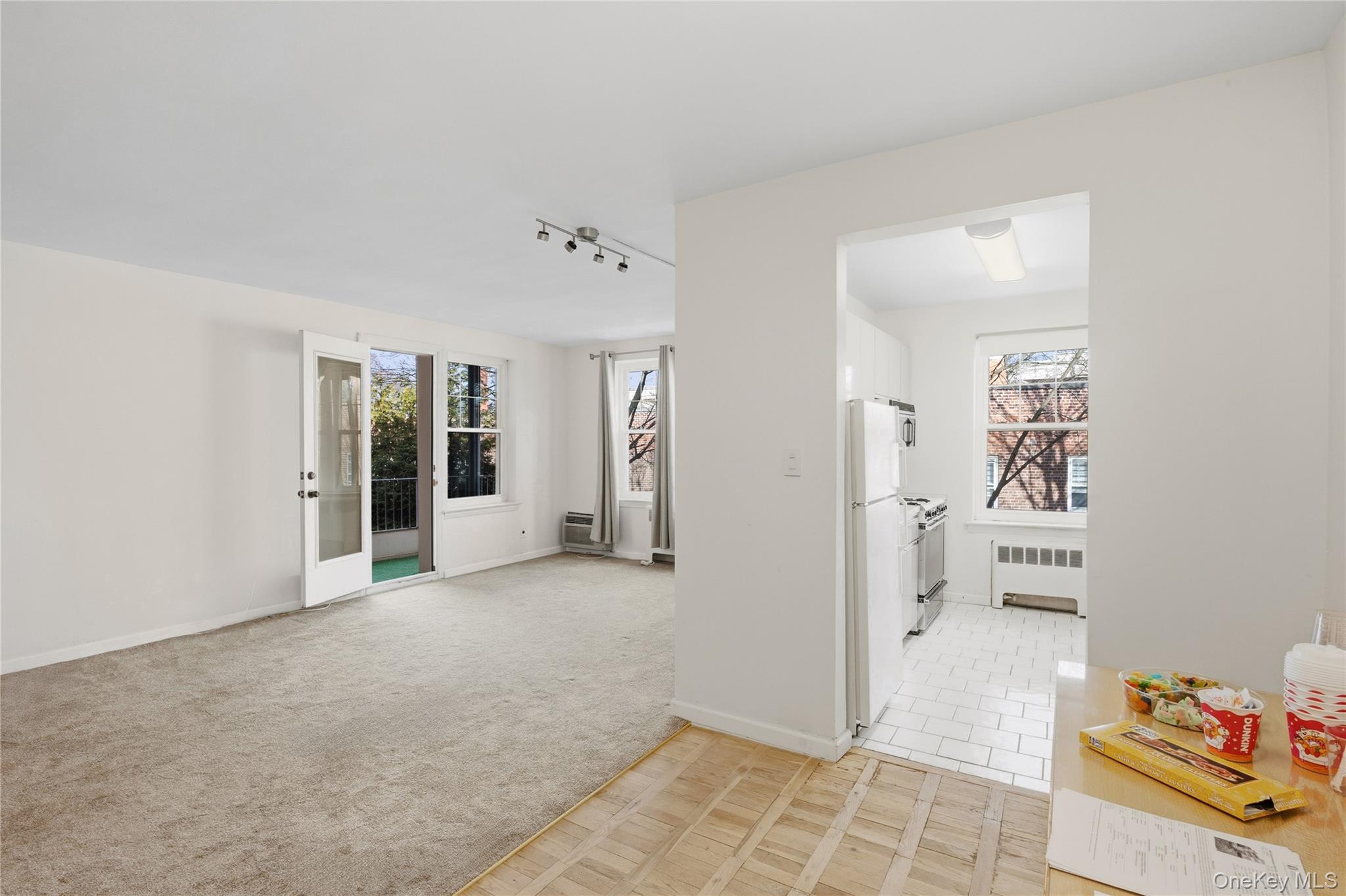 240 Central Avenue # 2F, Lawrence, NY 11559