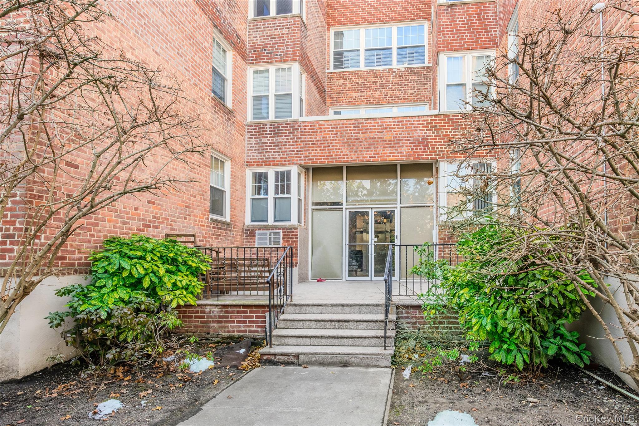 240 Central Avenue # 2F, Lawrence, NY 11559