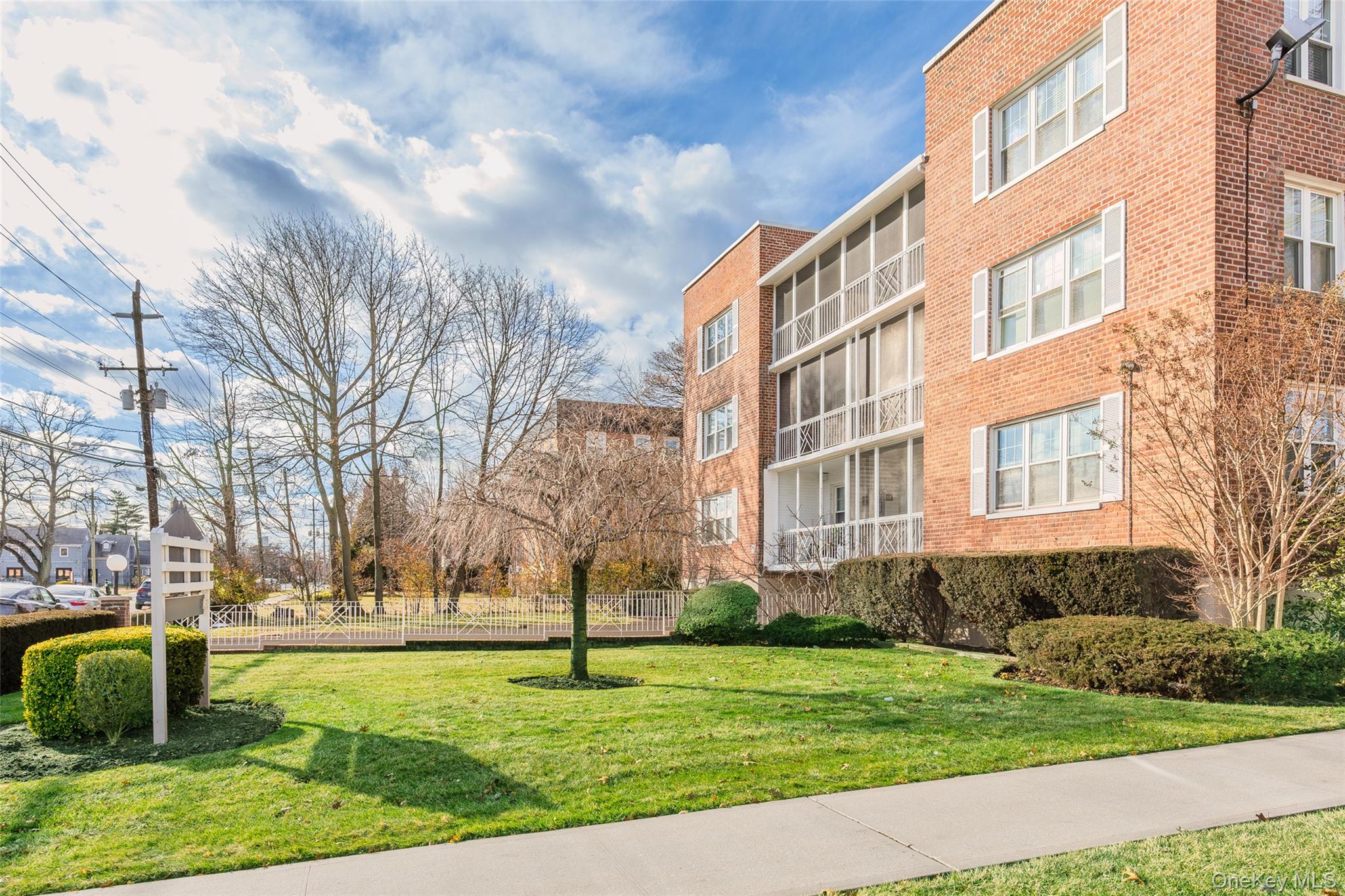 240 Central Avenue # 2F, Lawrence, NY 11559