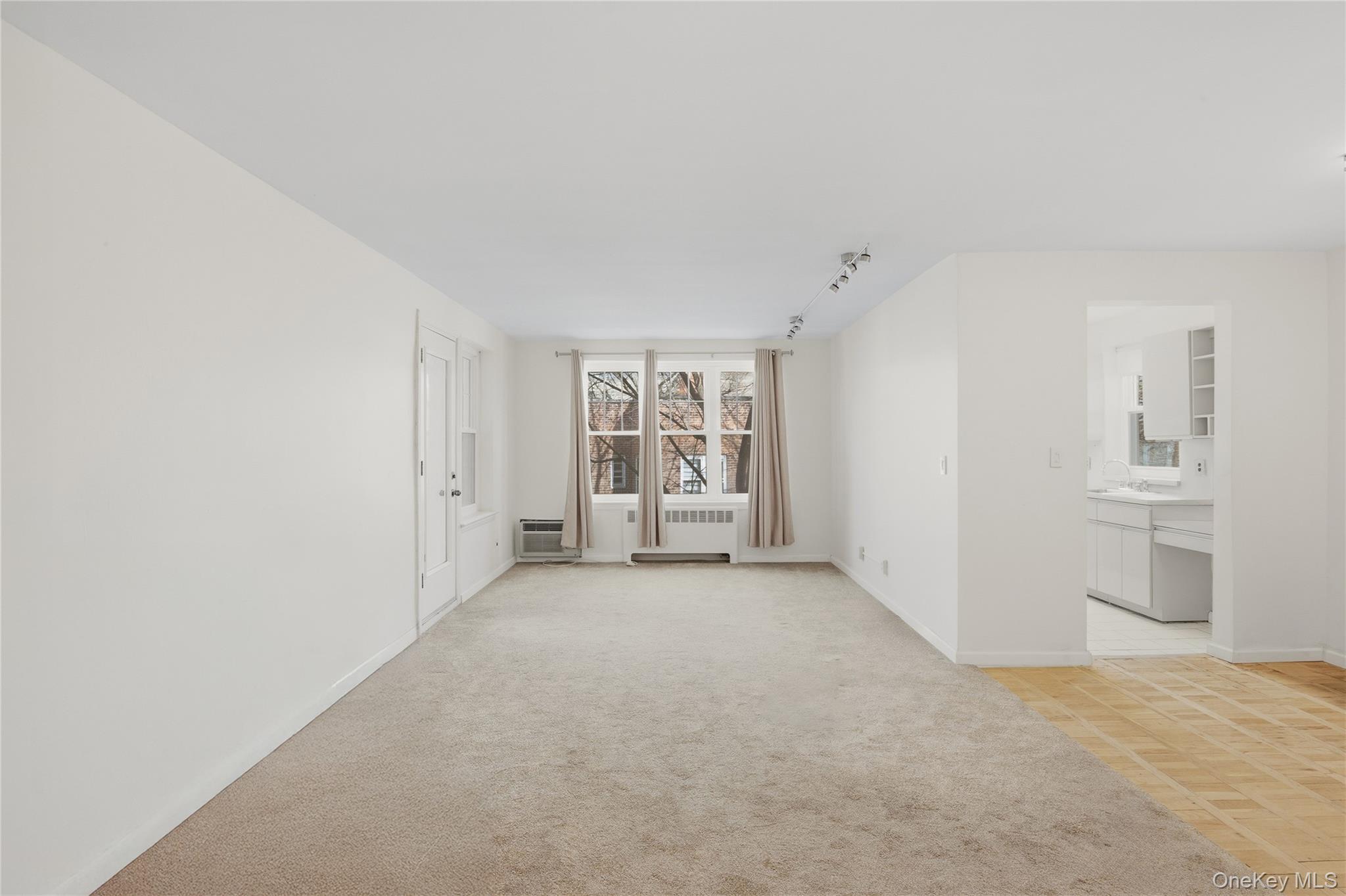 240 Central Avenue # 2F, Lawrence, NY 11559