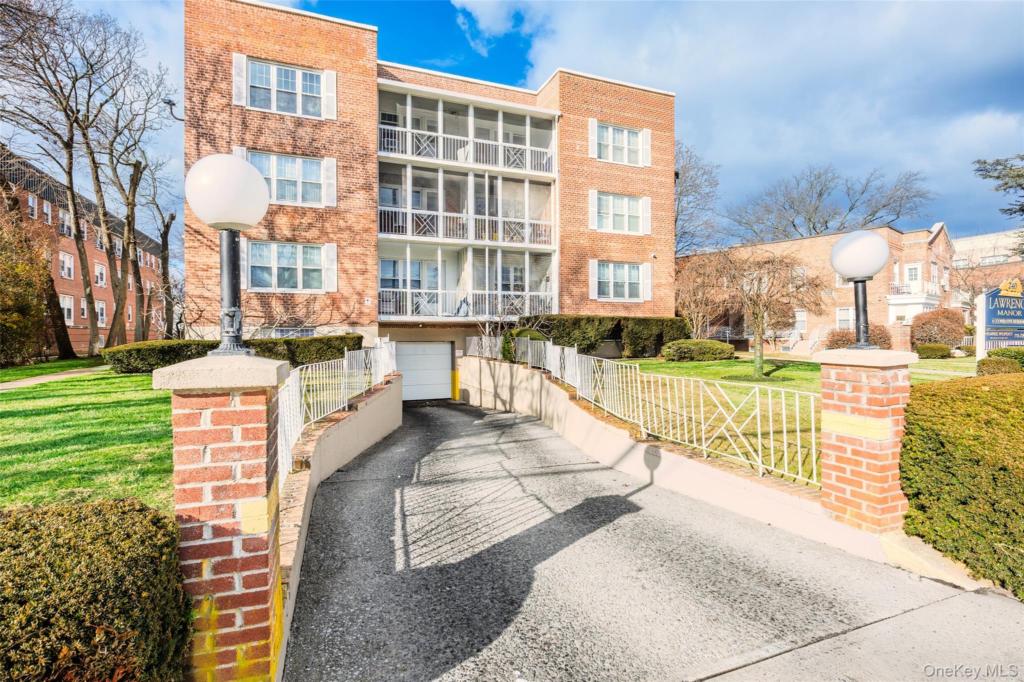 240 Central Avenue # 2F, Lawrence, NY 11559