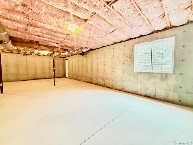 42 Chestnut Street, Coram, NY 11727