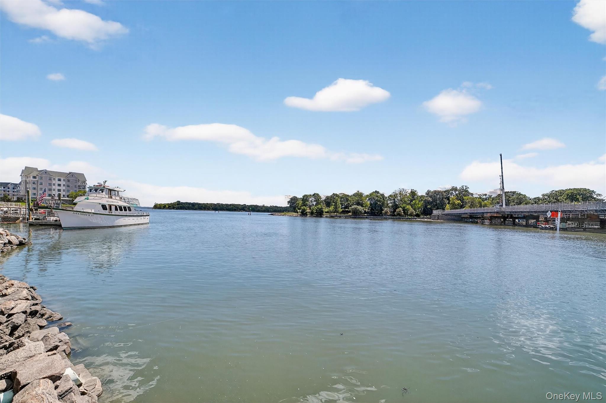 37 Harbor Lane # 2A, New Rochelle, NY 10805