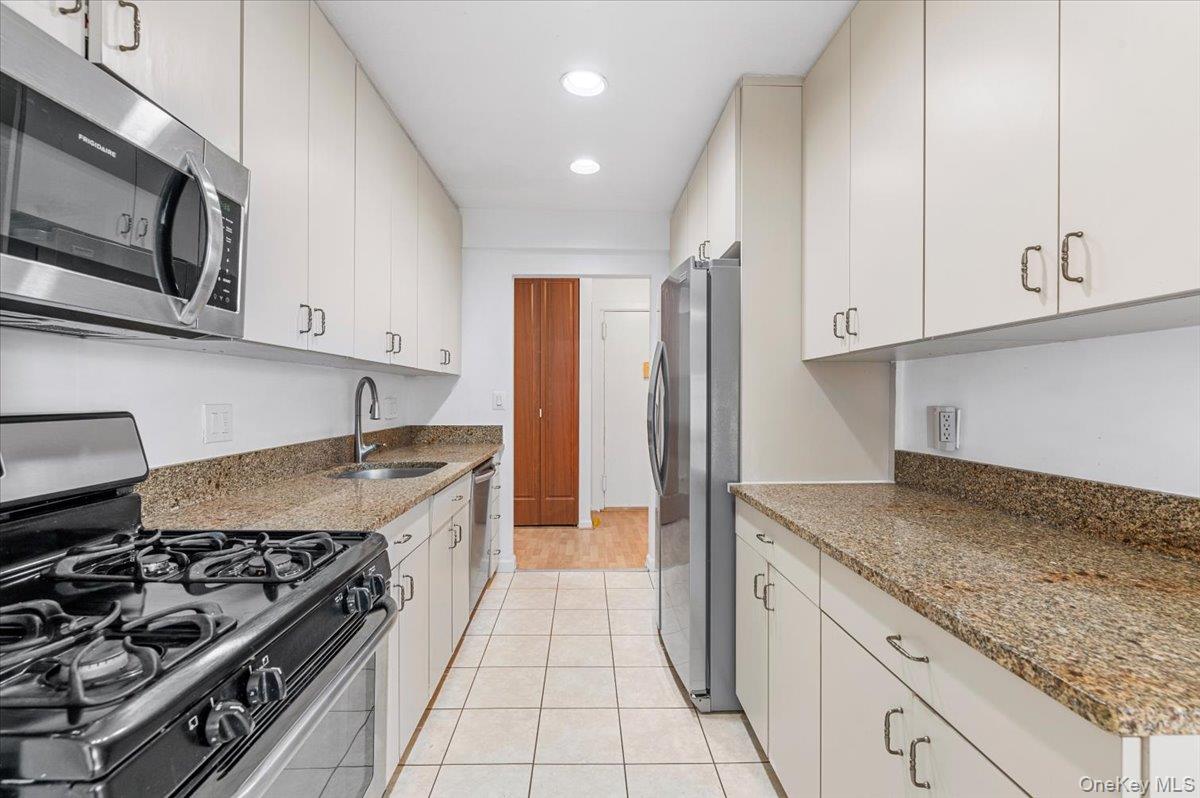 666 Shore Road # 3A, Long Beach, NY 11561