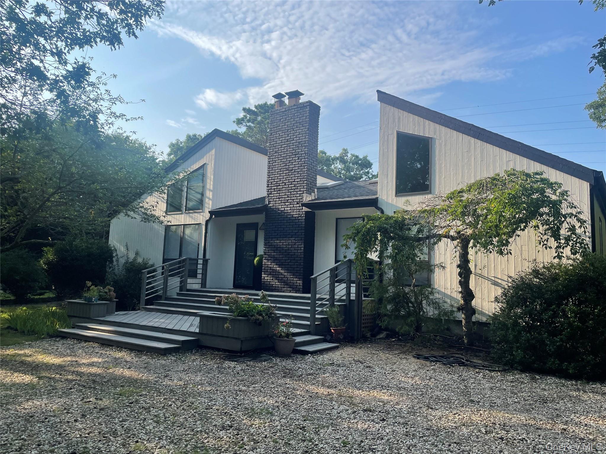 29 Blue Jay Way, East Hampton, NY 11937