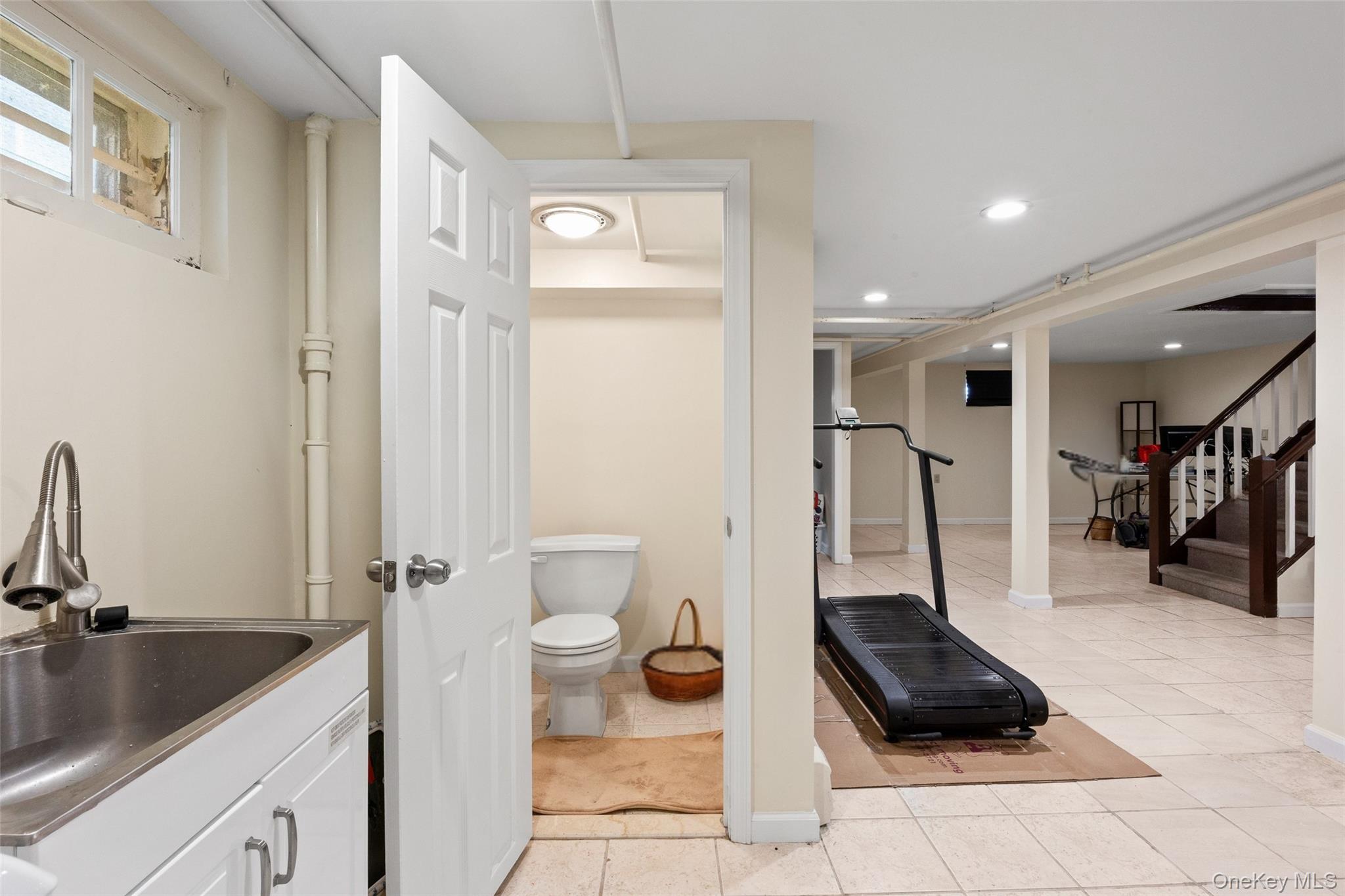 51 Stephen Avenue, New Hyde Park, NY 11040