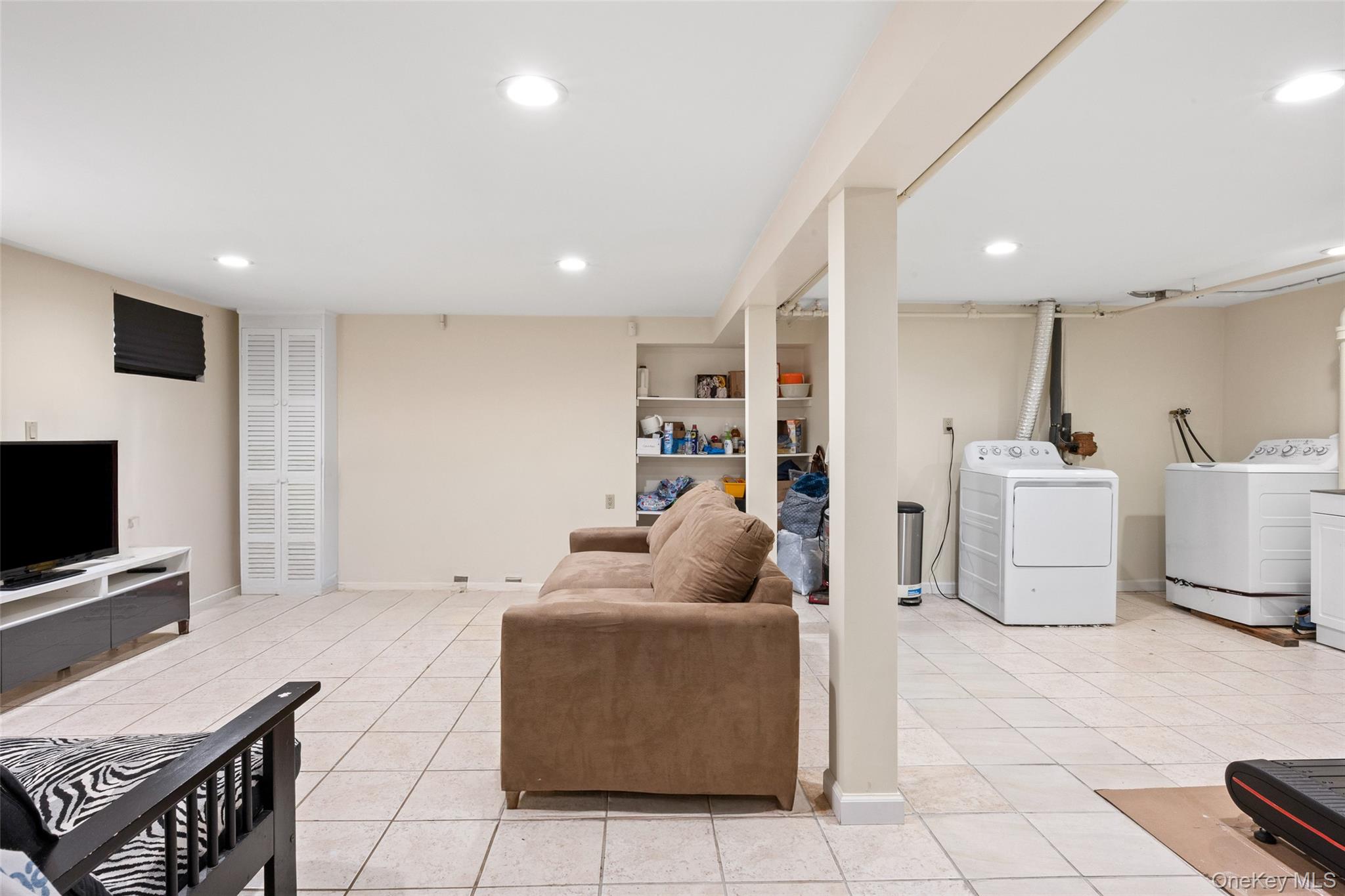 51 Stephen Avenue, New Hyde Park, NY 11040