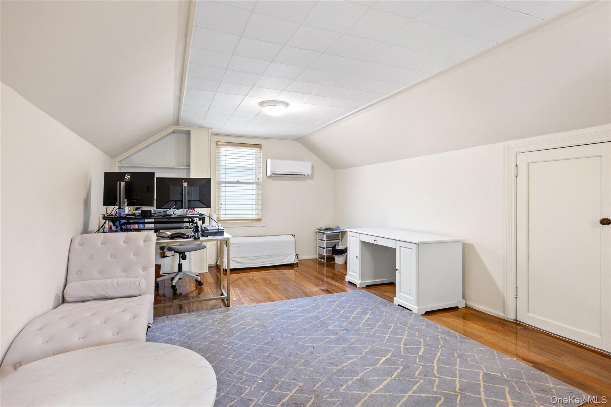 51 Stephen Avenue, New Hyde Park, NY 11040