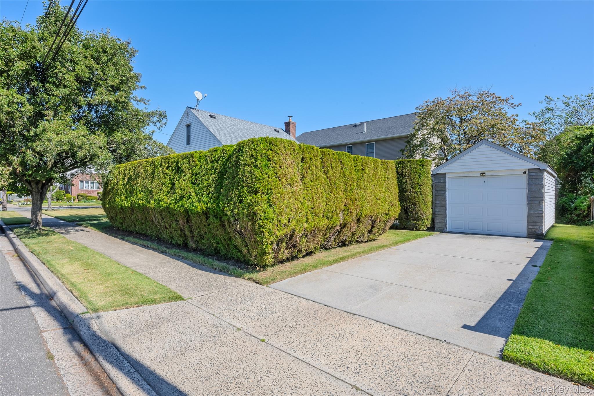 51 Stephen Avenue, New Hyde Park, NY 11040