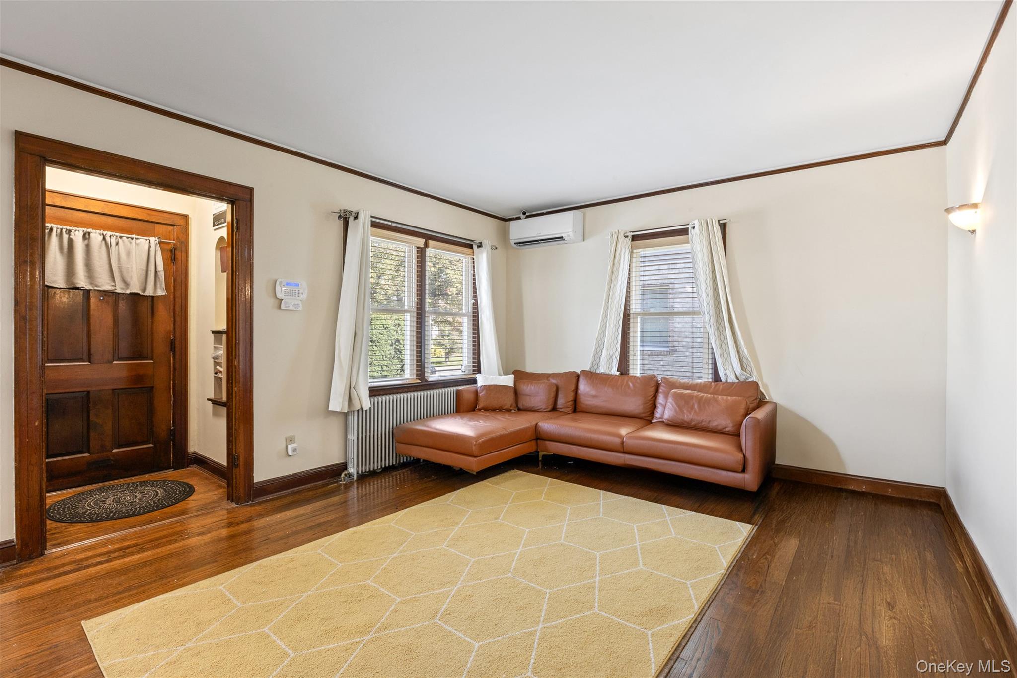 51 Stephen Avenue, New Hyde Park, NY 11040