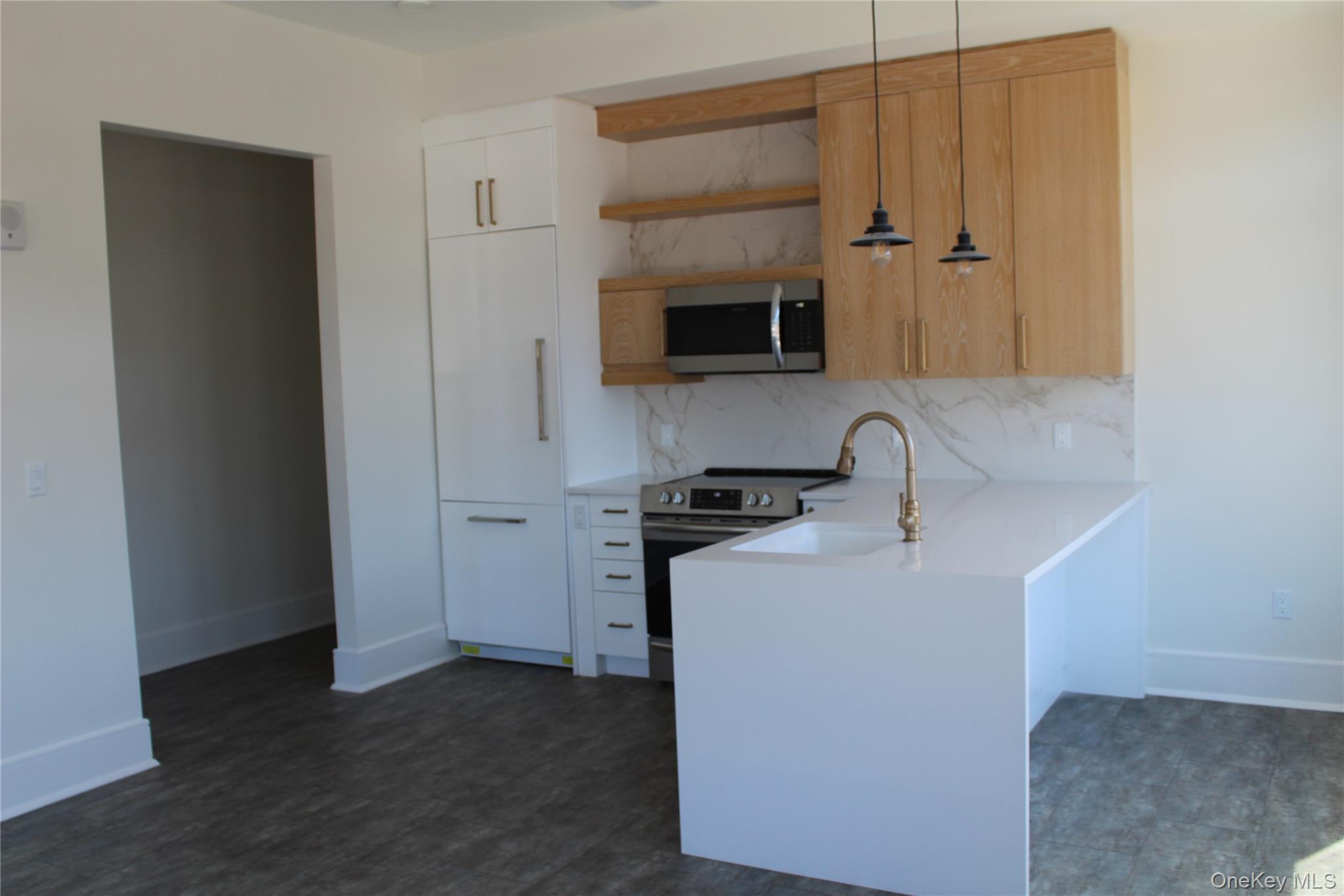 331 E Main Street # 204, Riverhead, NY 11901