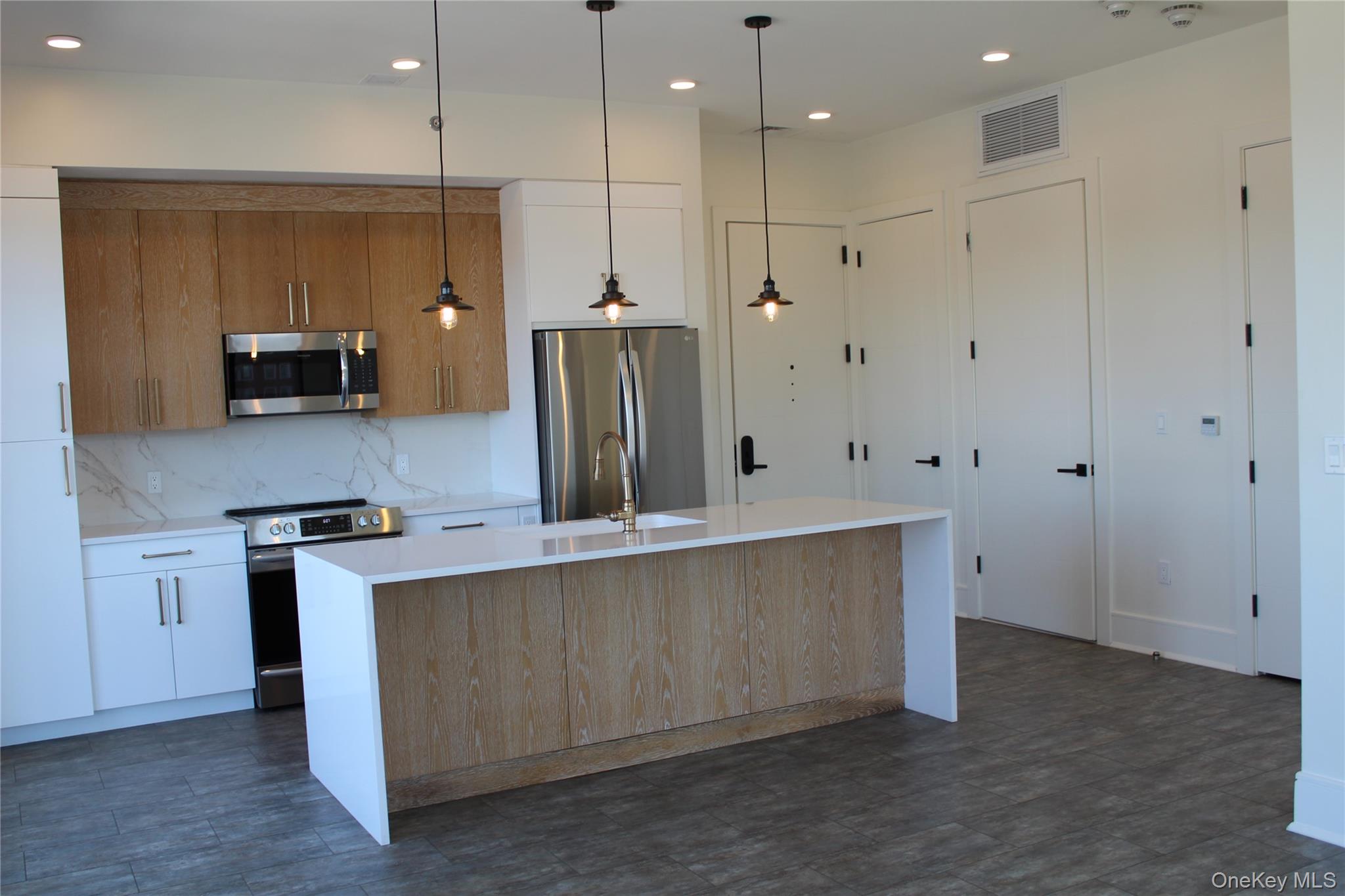 331 E Main Street # 404, Riverhead, NY 11901