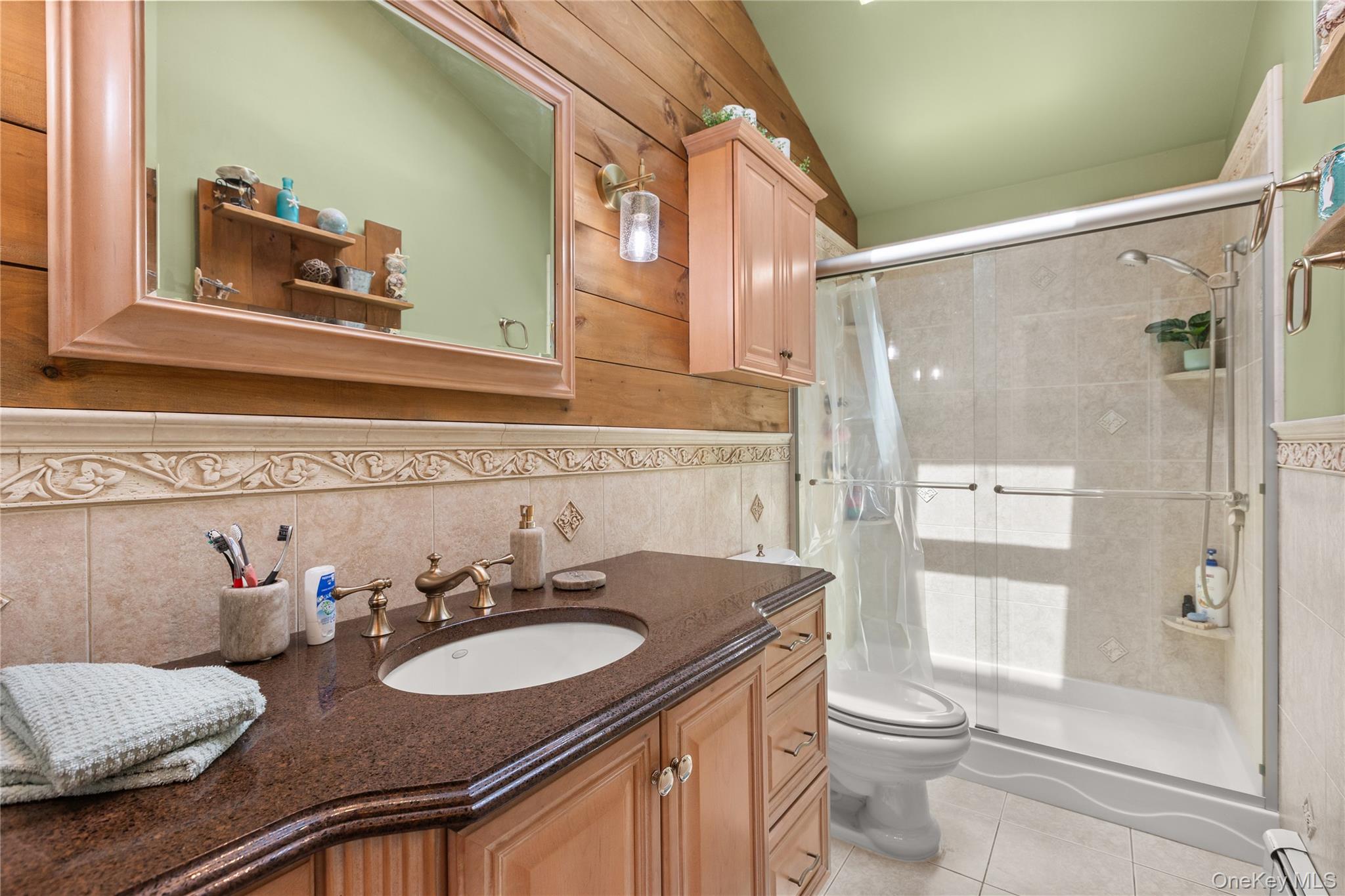 43 Tracy Lane, East Islip, NY 11730