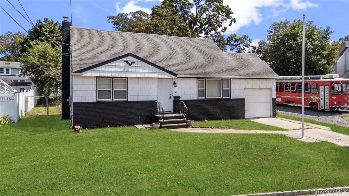 55 S Brookside Avenue, Freeport, NY 11520
