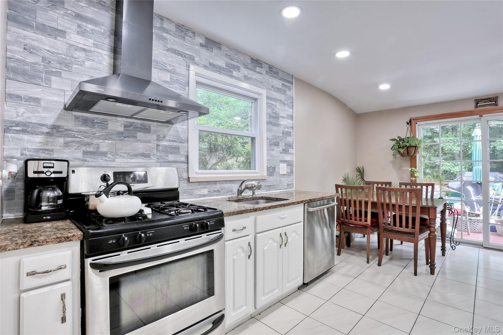 40 Eastbourne Drive, Chestnut Ridge, NY 10977