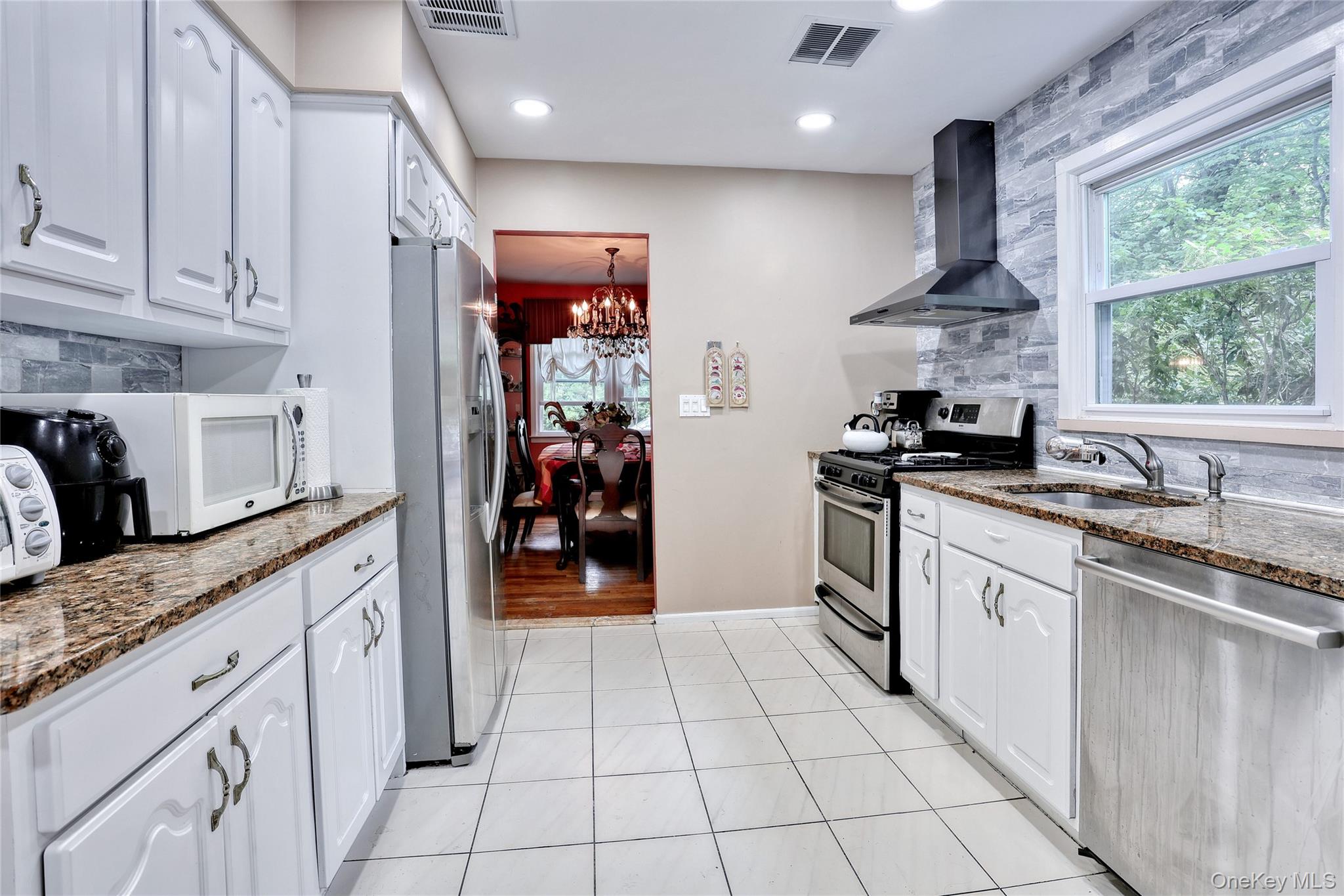 40 Eastbourne Drive, Chestnut Ridge, NY 10977