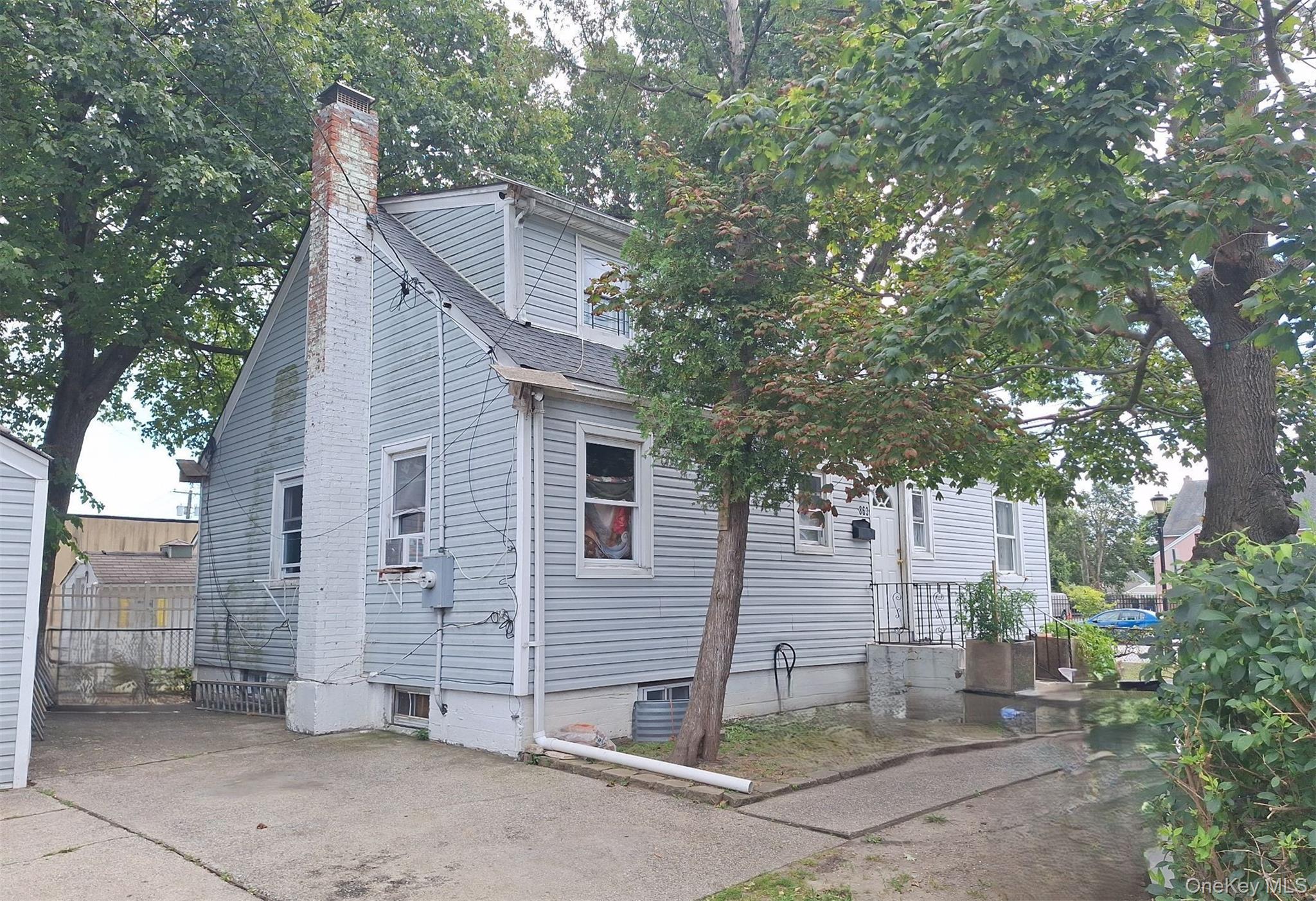 863 Prospect Avenue, Westbury, NY 11590