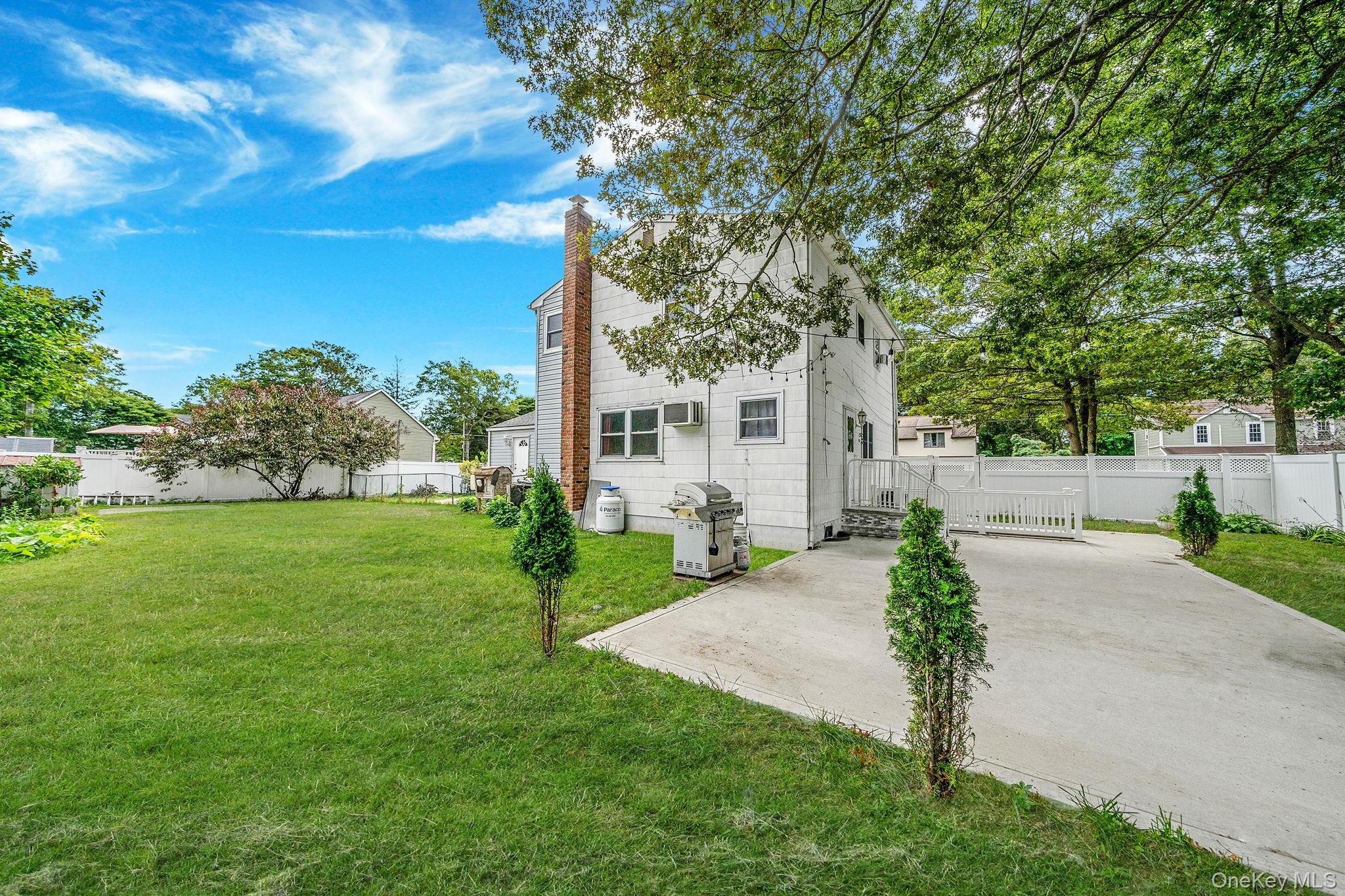 43 Hampton Avenue, Mastic, NY 11950