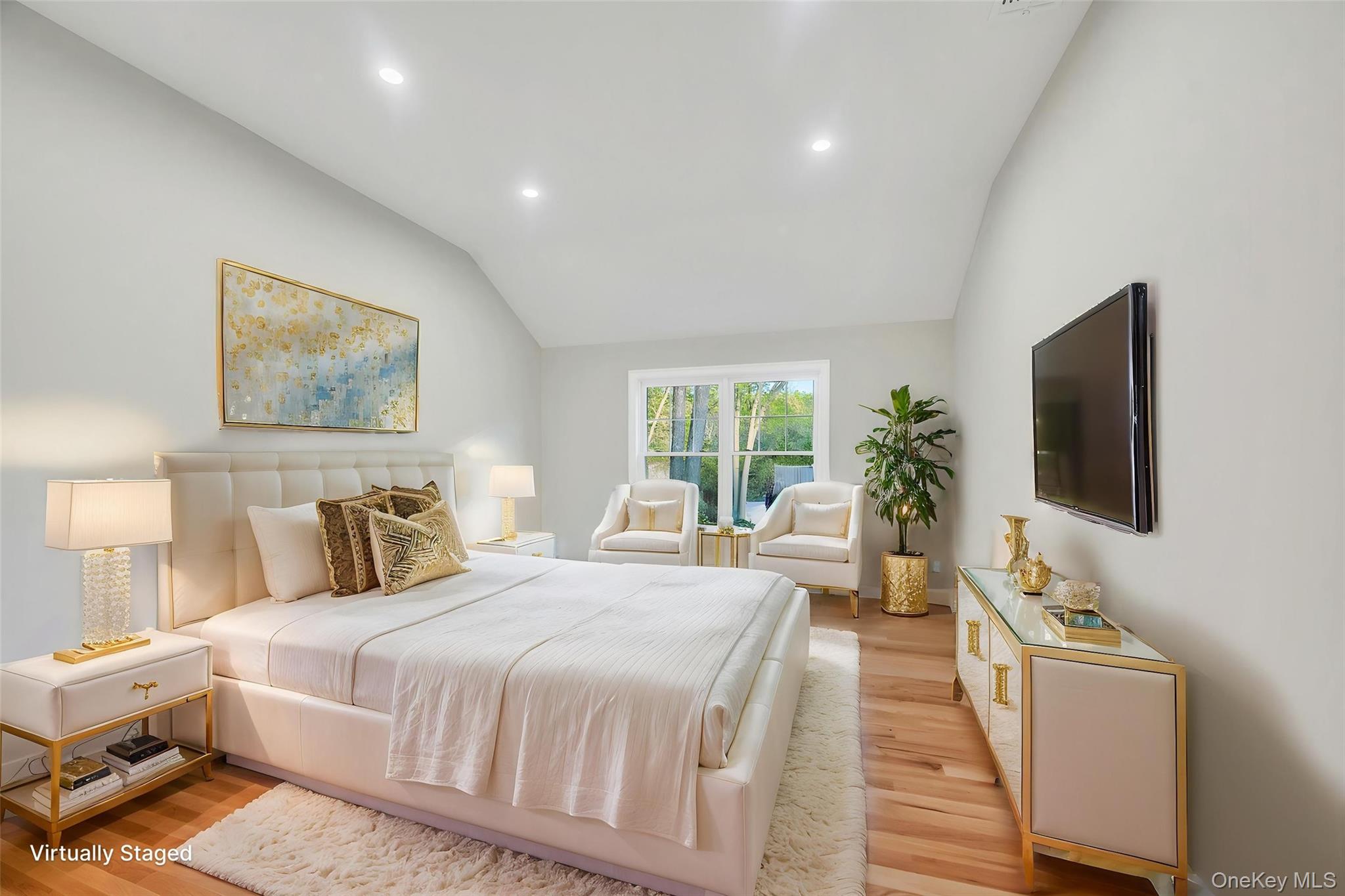 271 N Country Road, Smithtown, NY 11787