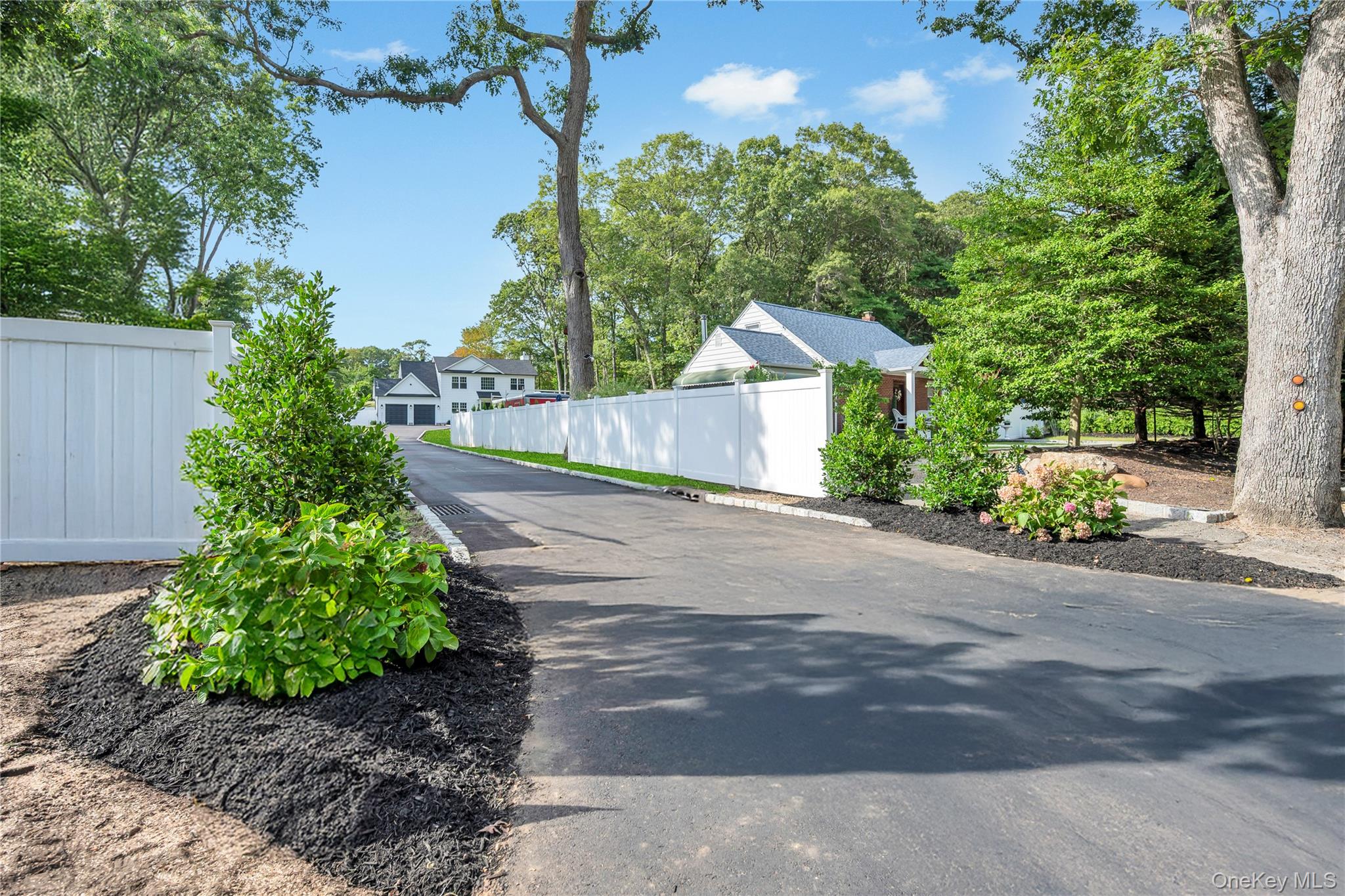 271 N Country Road, Smithtown, NY 11787