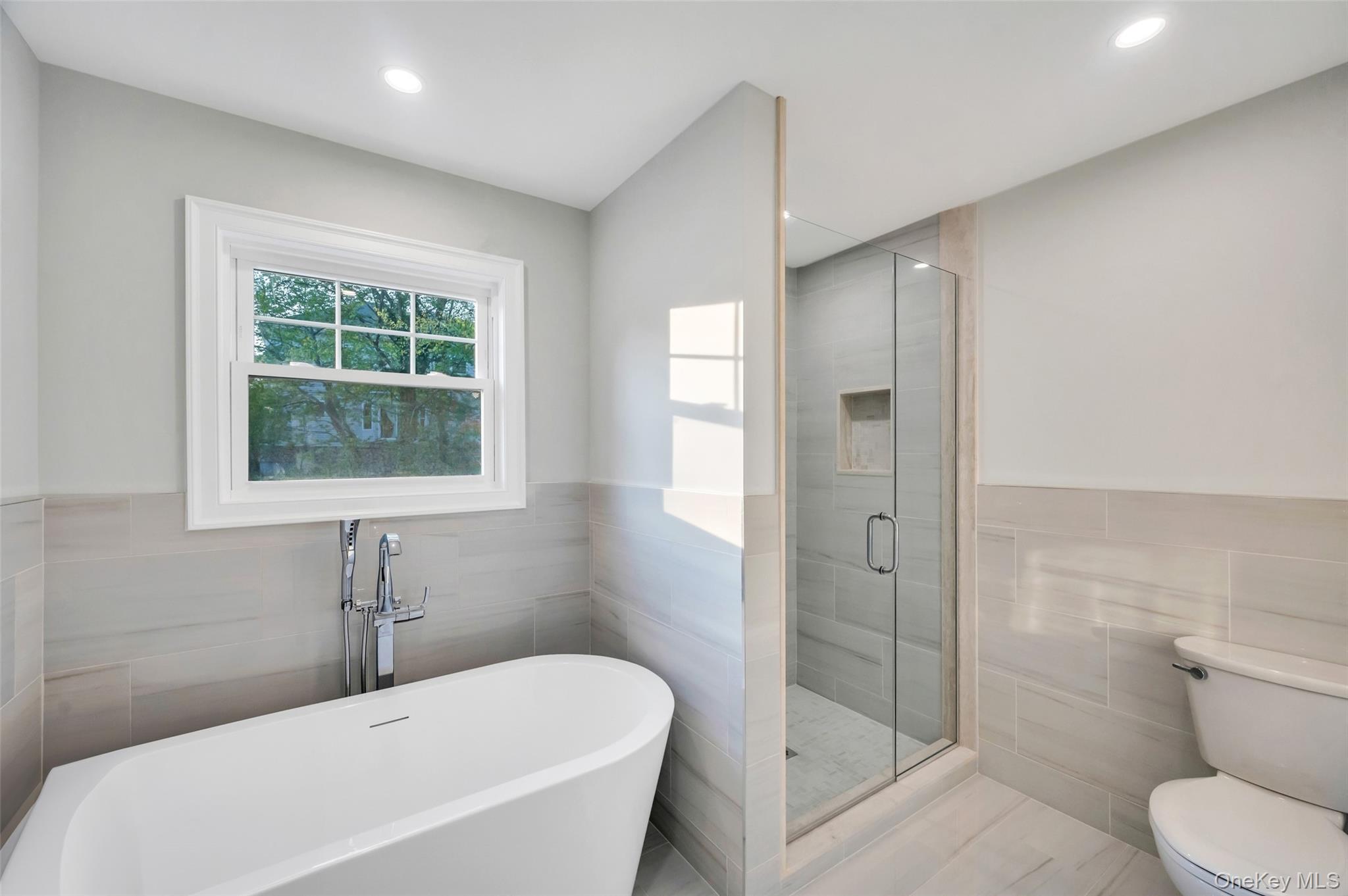 271 N Country Road, Smithtown, NY 11787