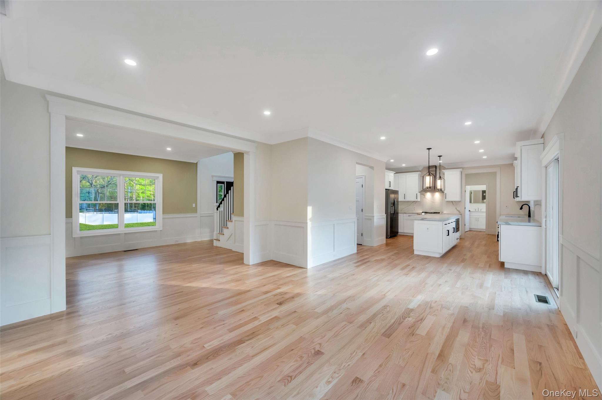 271 N Country Road, Smithtown, NY 11787