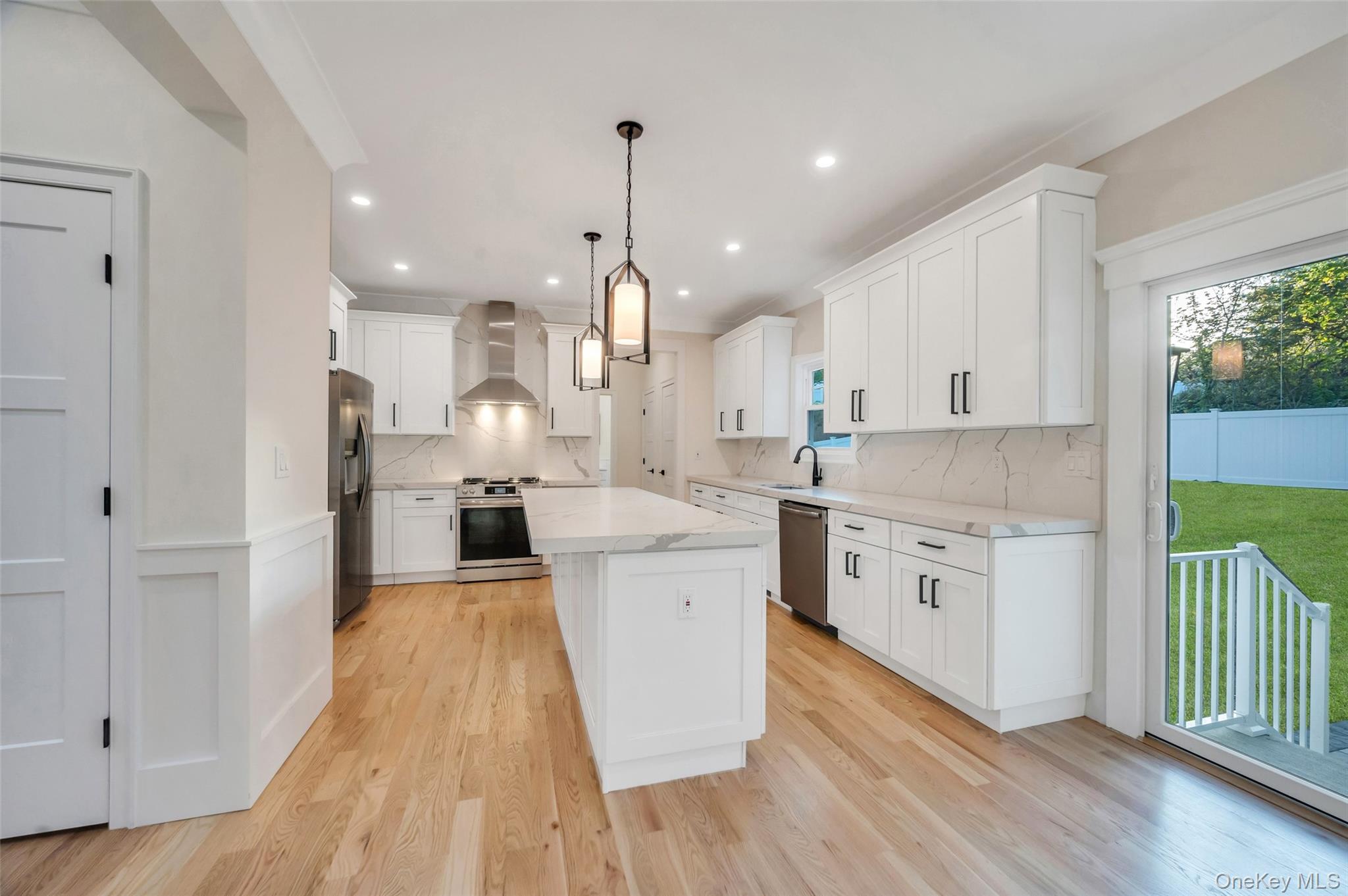 271 N Country Road, Smithtown, NY 11787