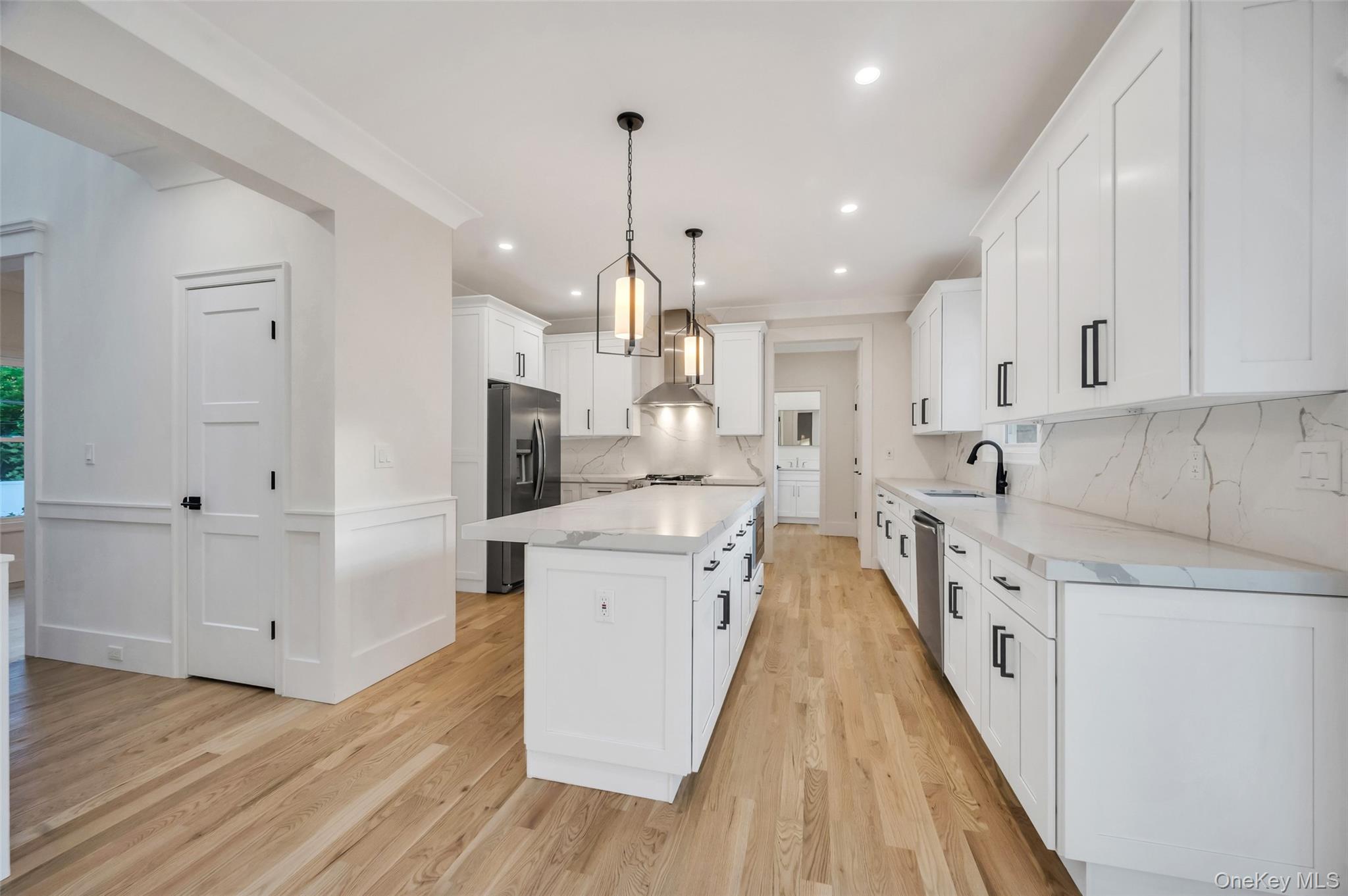 271 N Country Road, Smithtown, NY 11787