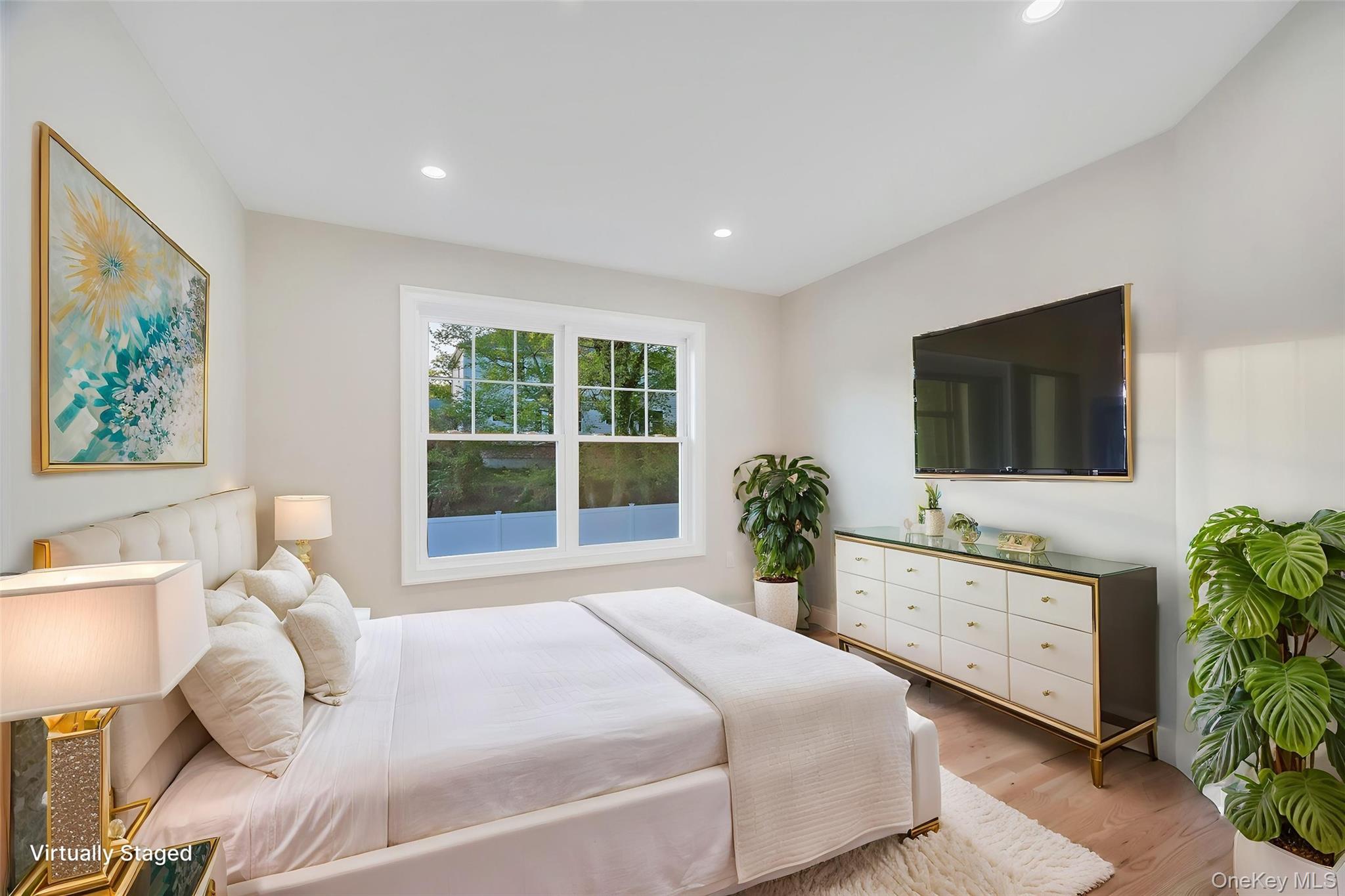 271 N Country Road, Smithtown, NY 11787