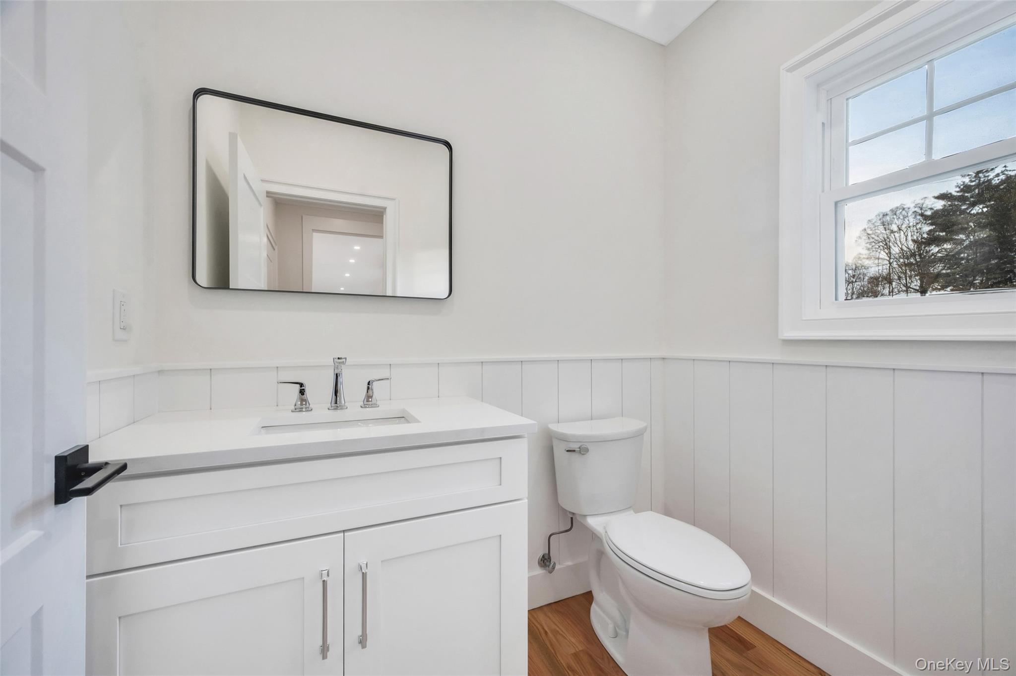 271 N Country Road, Smithtown, NY 11787