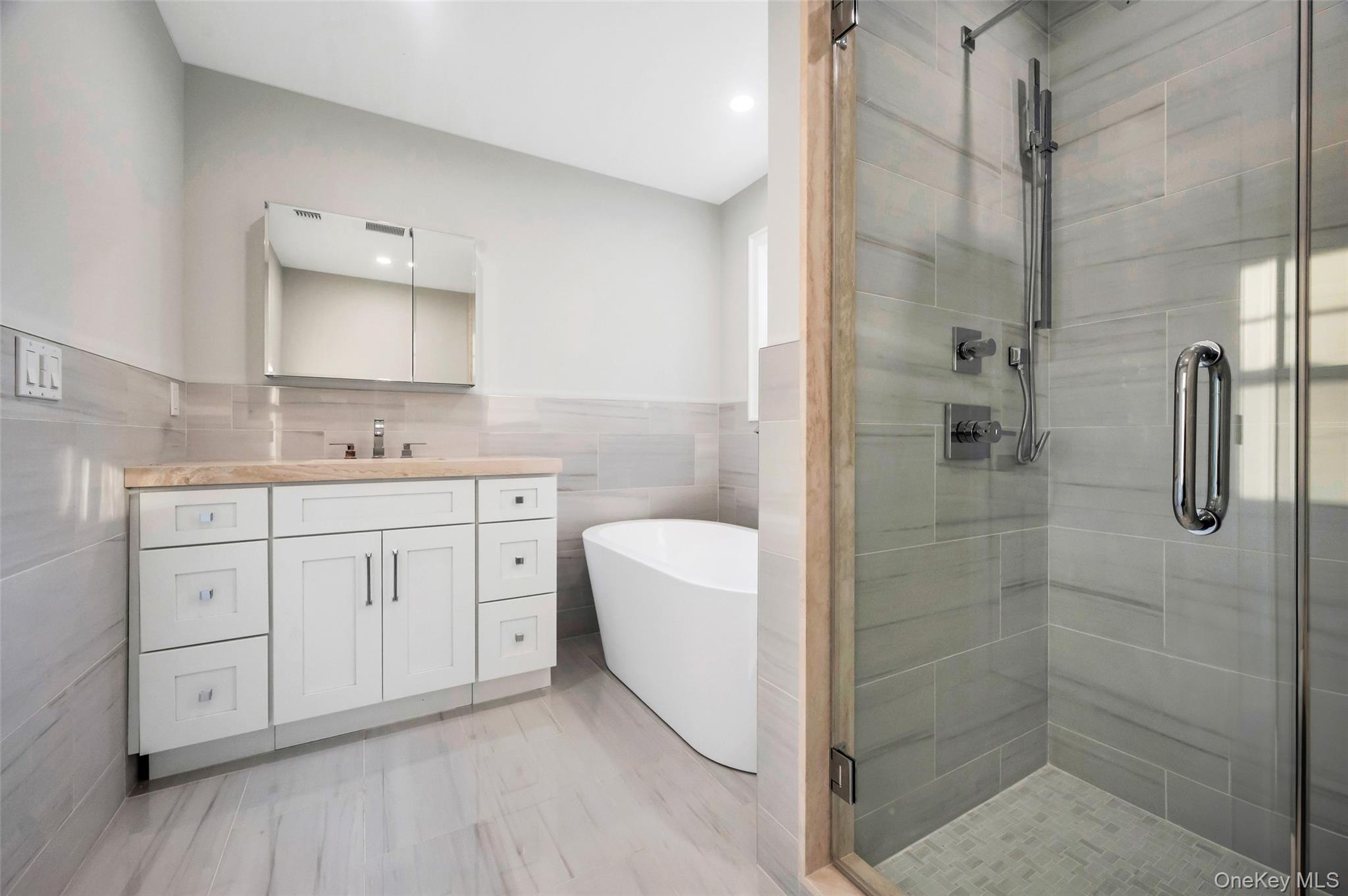 271 N Country Road, Smithtown, NY 11787