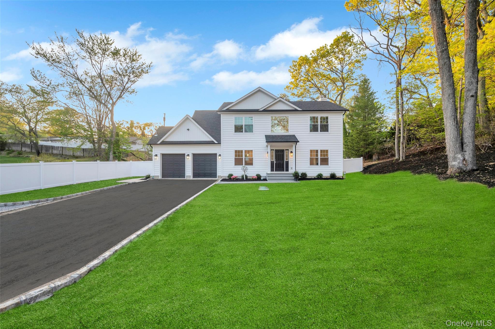 271 N Country Road, Smithtown, NY 11787