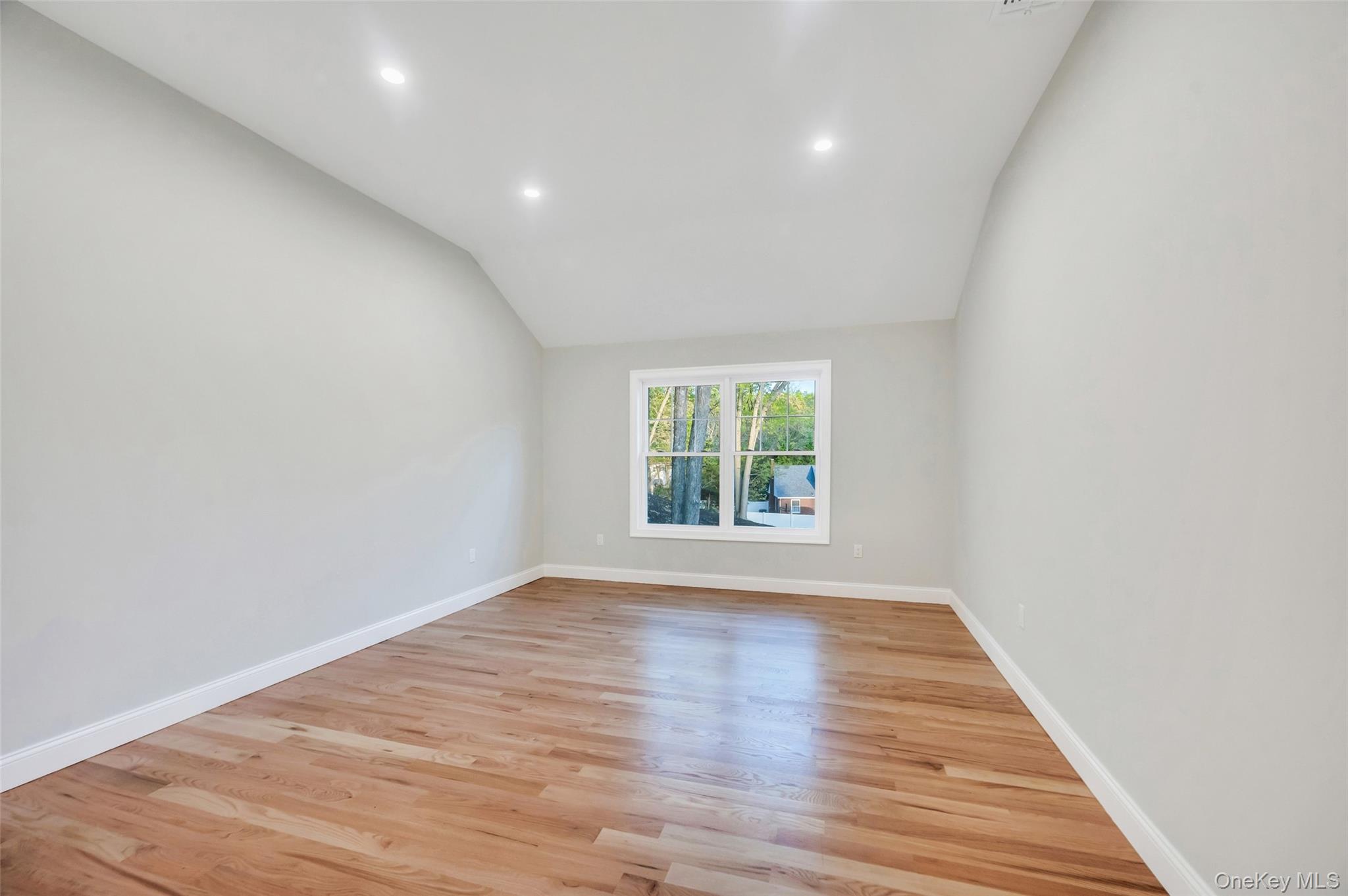 271 N Country Road, Smithtown, NY 11787