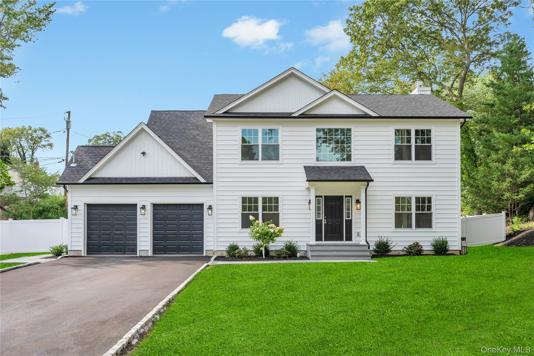 271 N Country Road, Smithtown, NY 11787