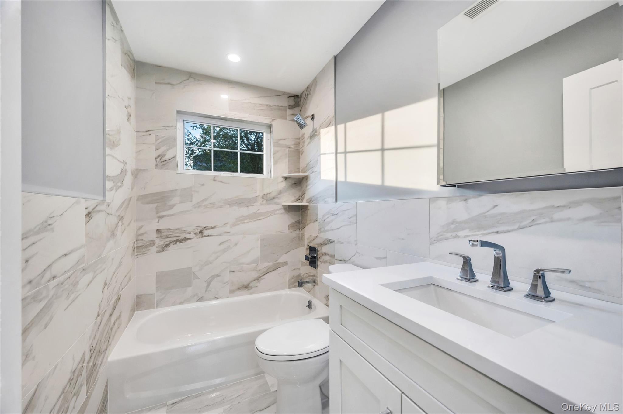 271 N Country Road, Smithtown, NY 11787