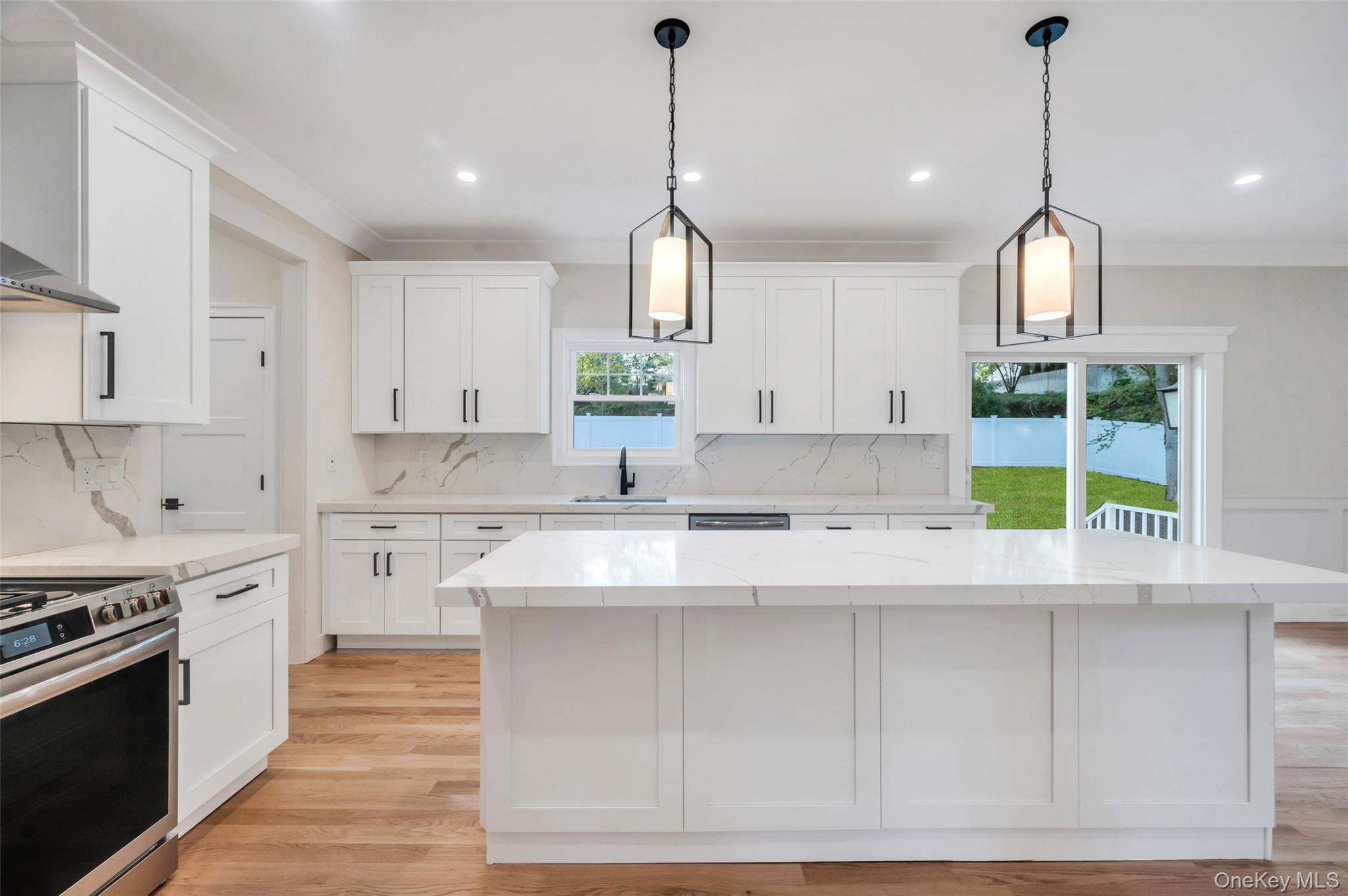 271 N Country Road, Smithtown, NY 11787