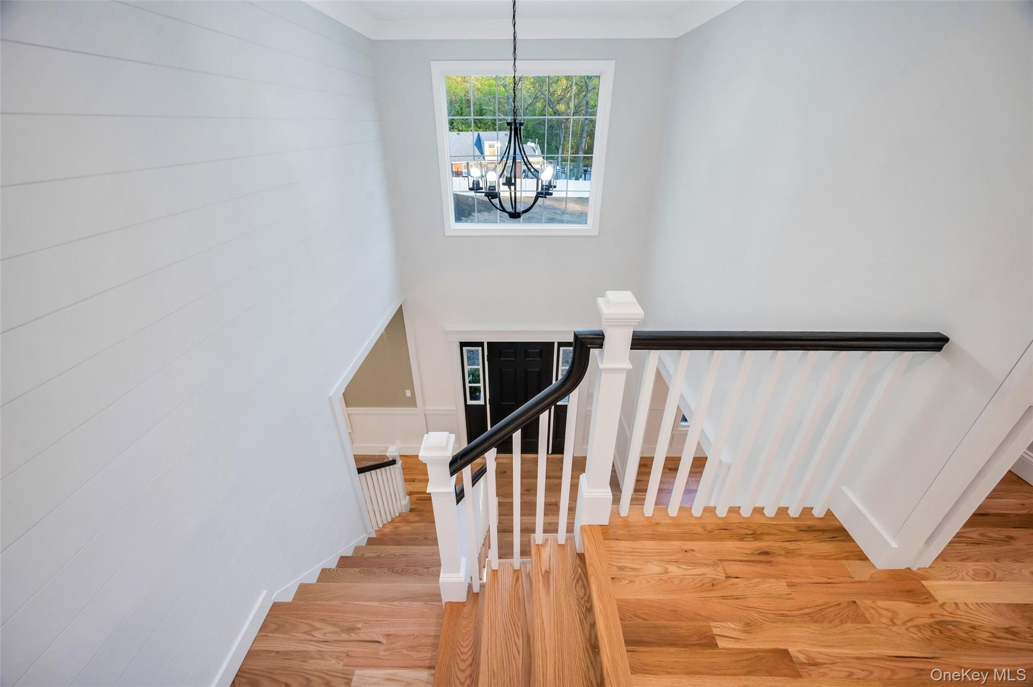 271 N Country Road, Smithtown, NY 11787