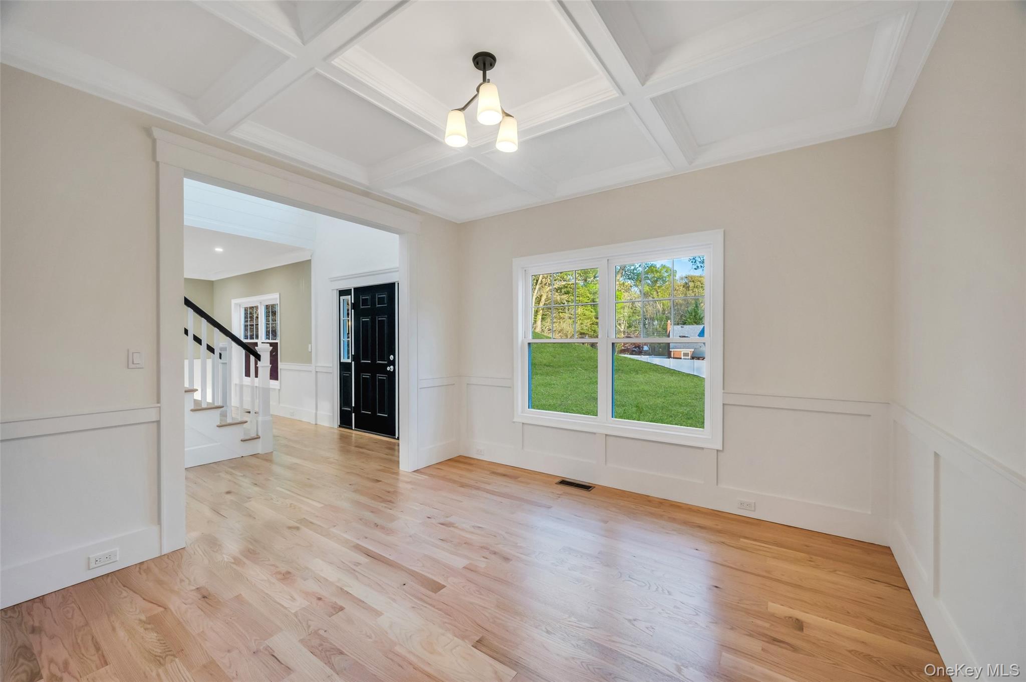 271 N Country Road, Smithtown, NY 11787