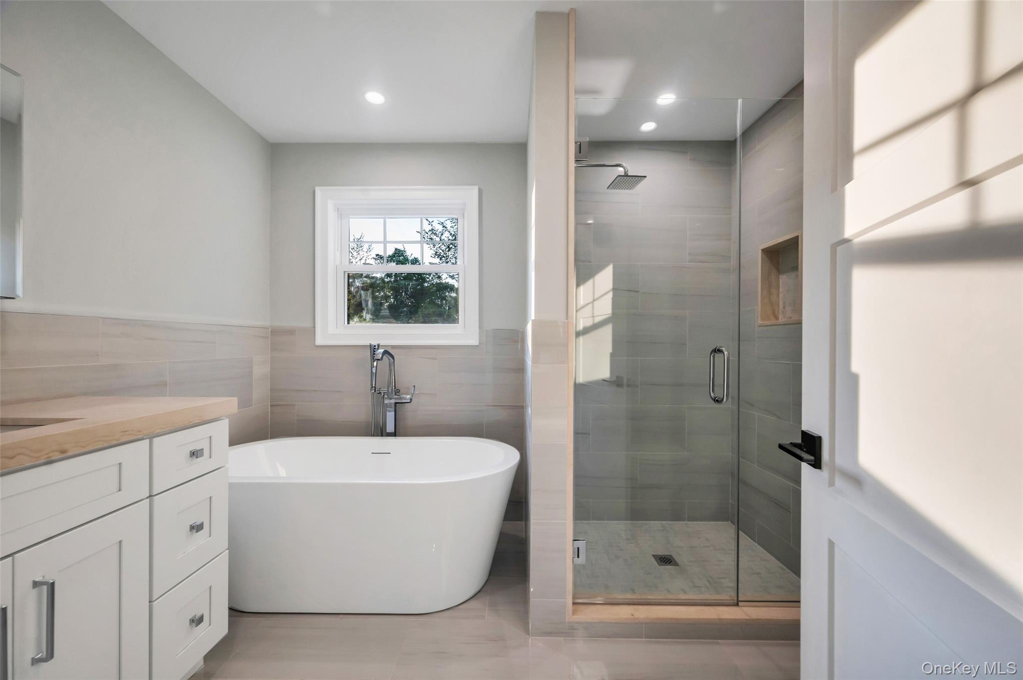 271 N Country Road, Smithtown, NY 11787