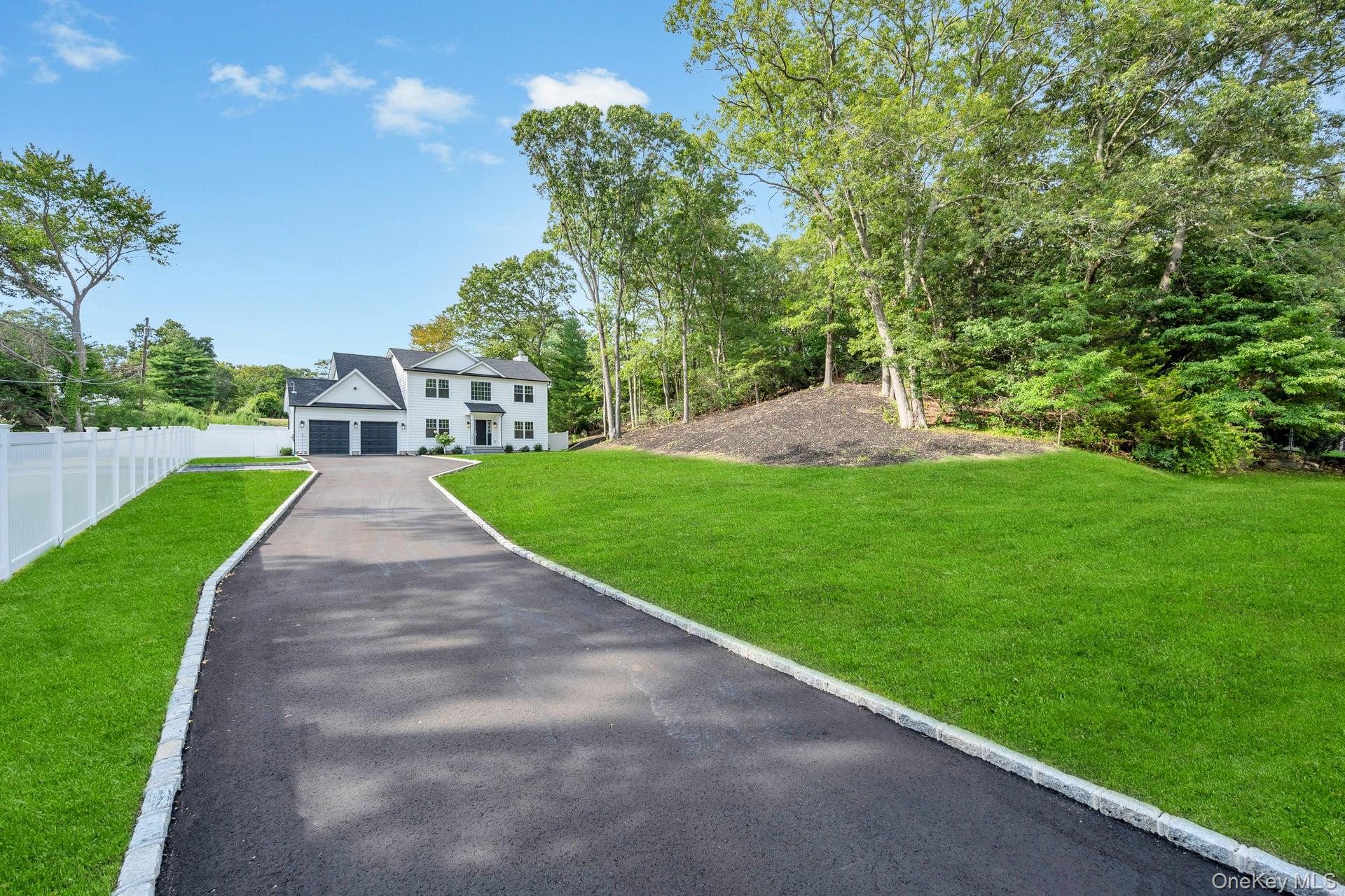 271 N Country Road, Smithtown, NY 11787