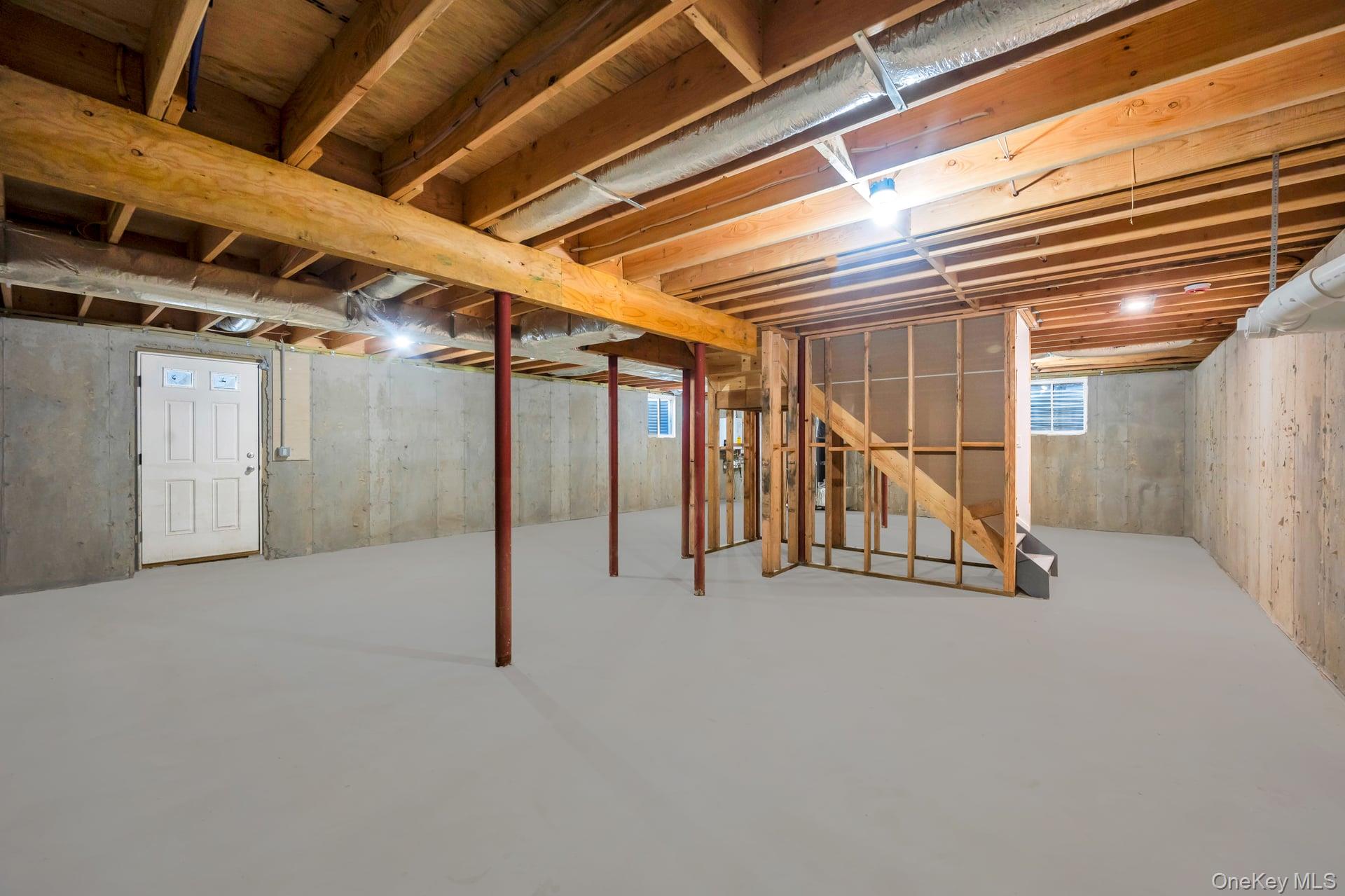 271 N Country Road, Smithtown, NY 11787