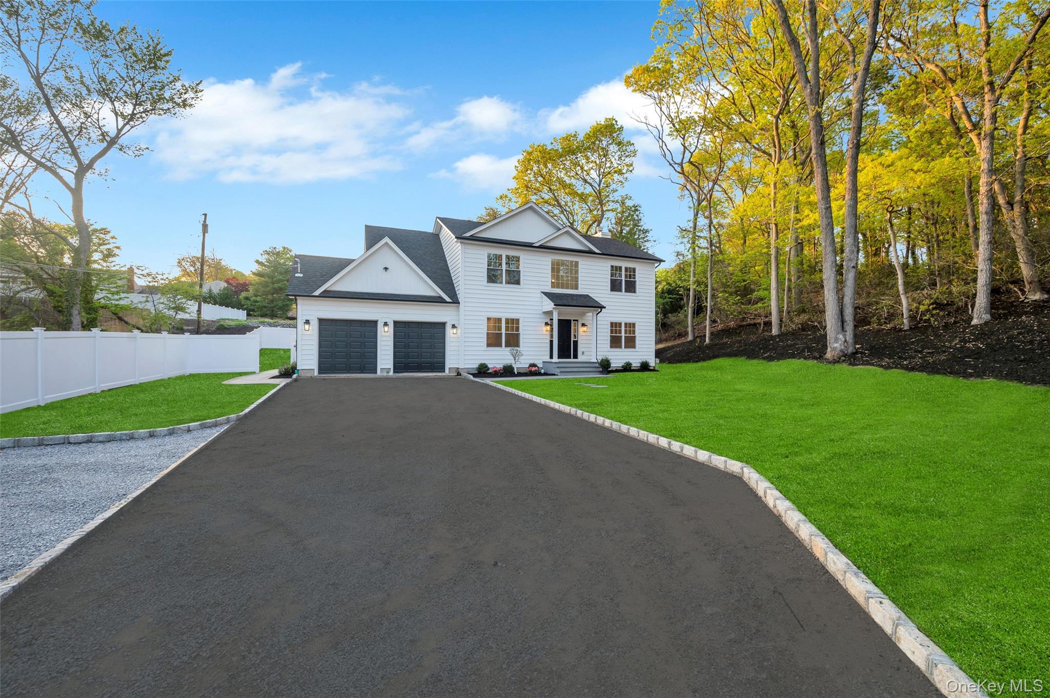 271 N Country Road, Smithtown, NY 11787